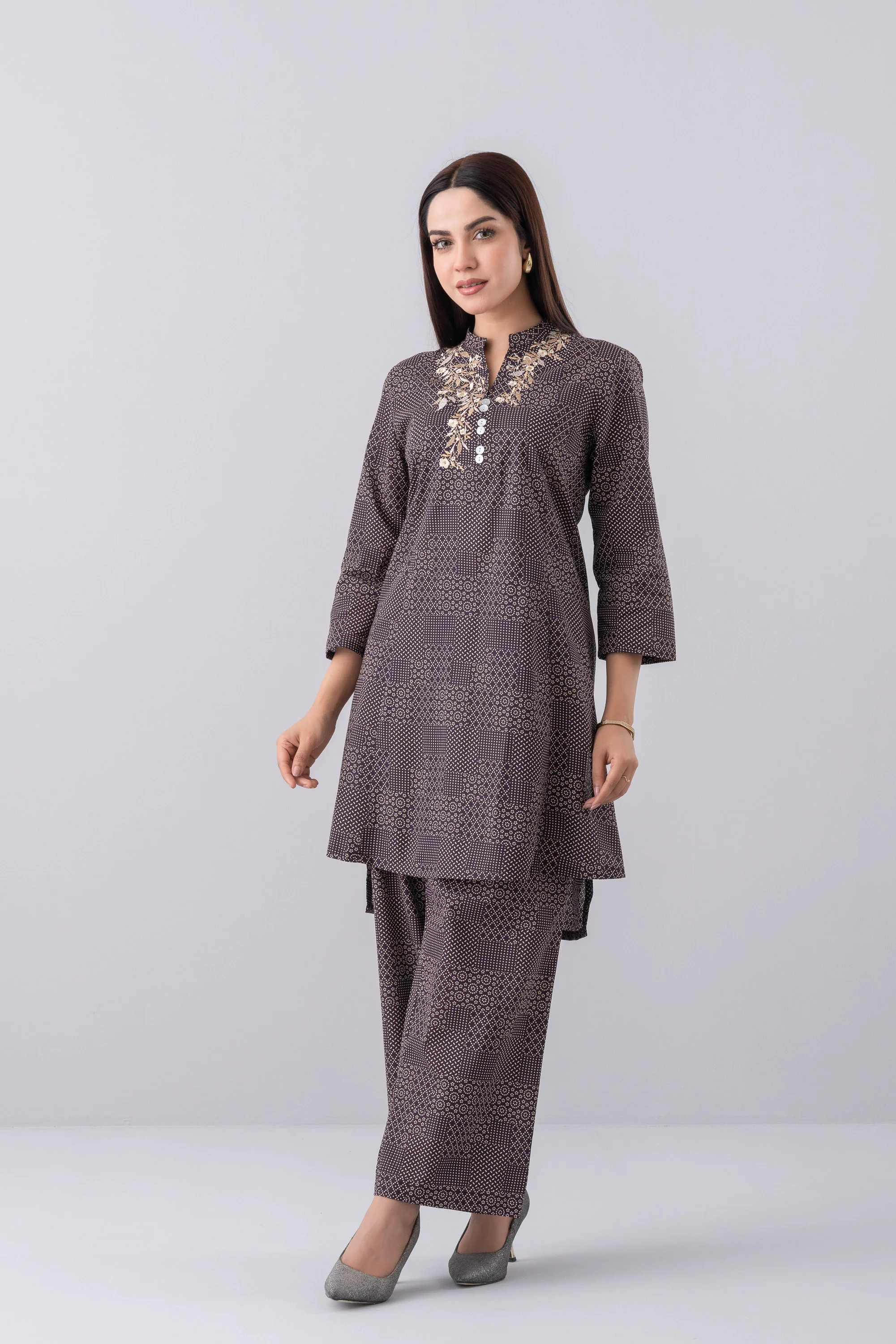 Relaxed Fit Embroidered Ethnic Kurti - Image 7
