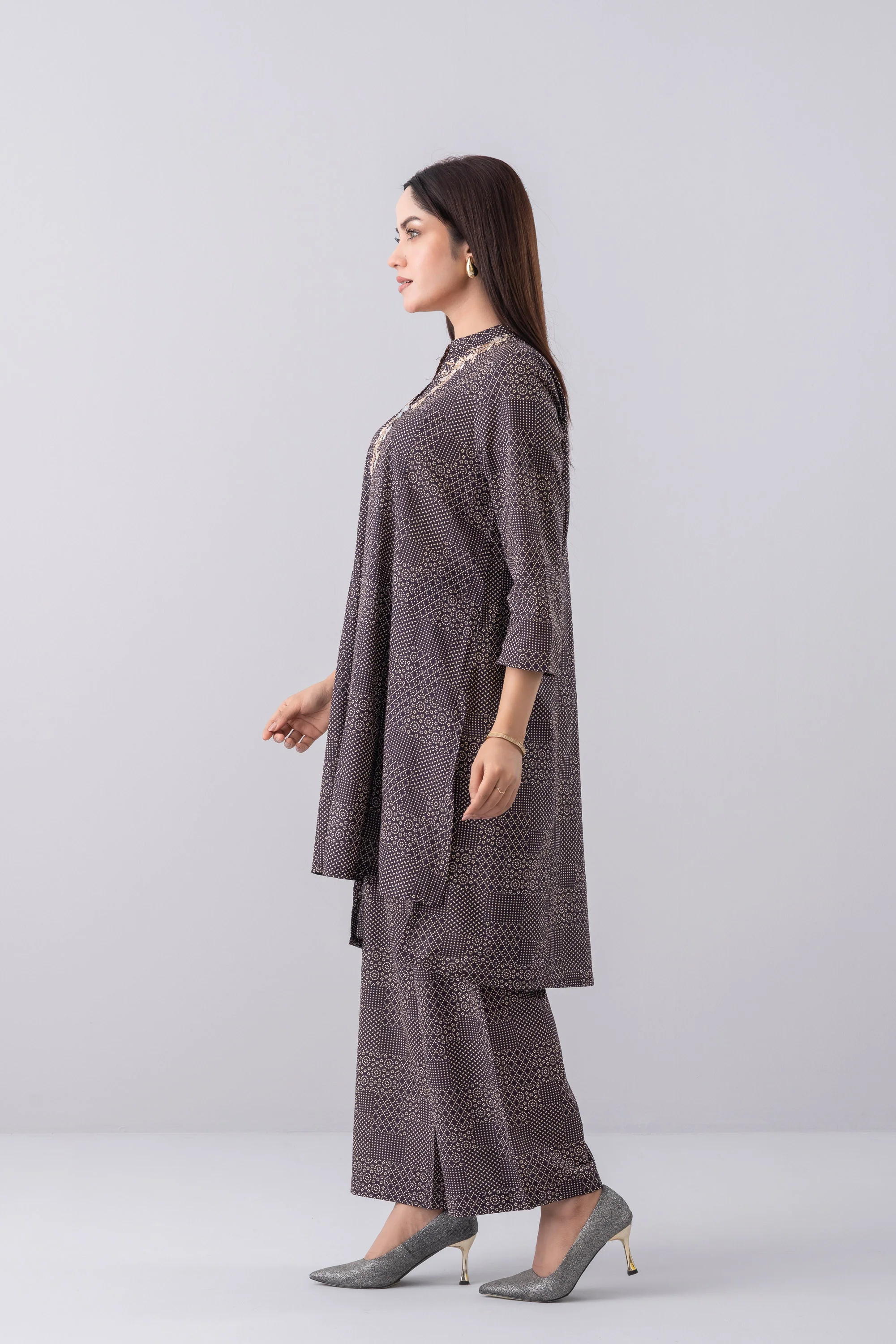 Relaxed Fit Embroidered Ethnic Kurti - Image 8