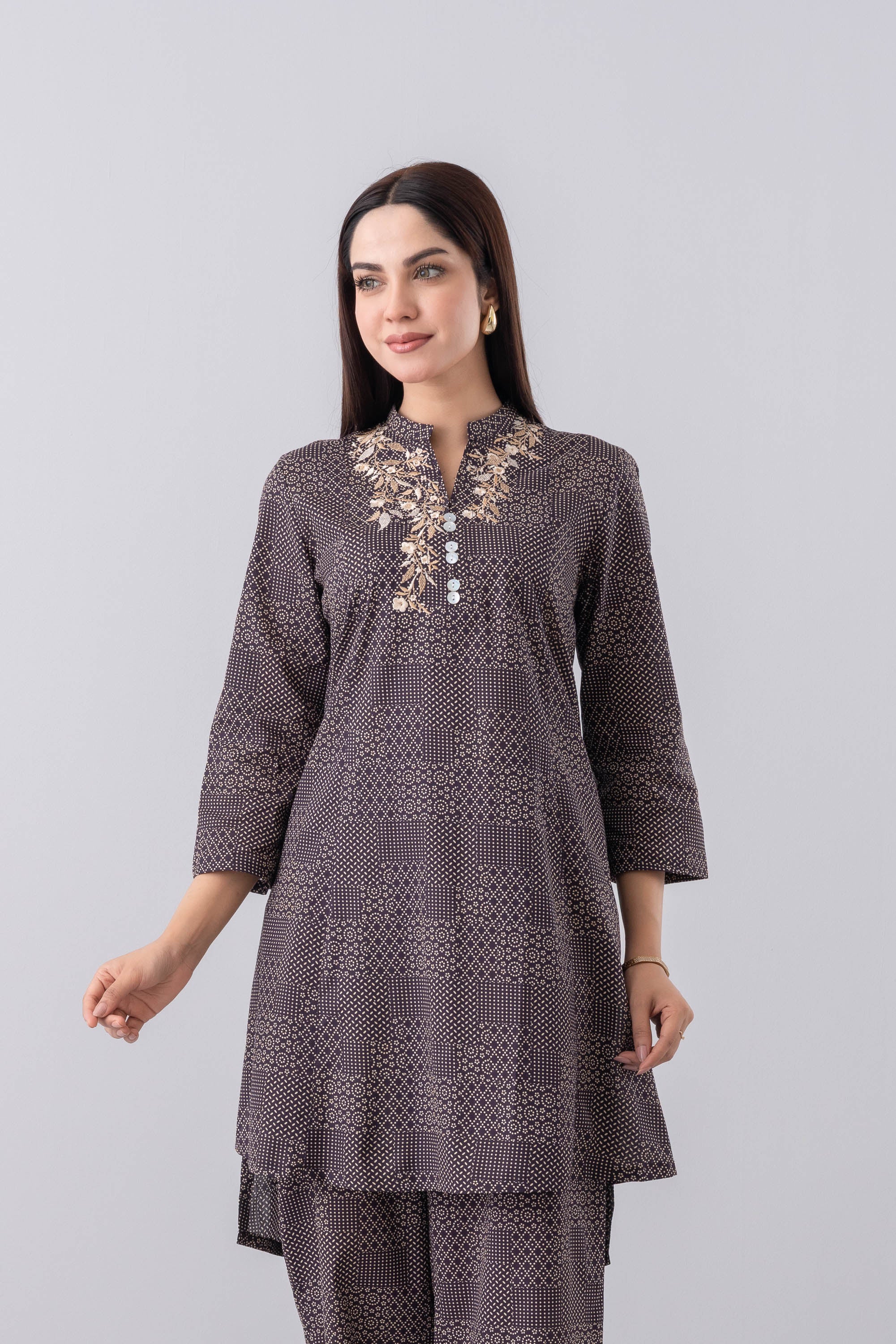 Relaxed Fit Embroidered Ethnic Kurti - Image 9