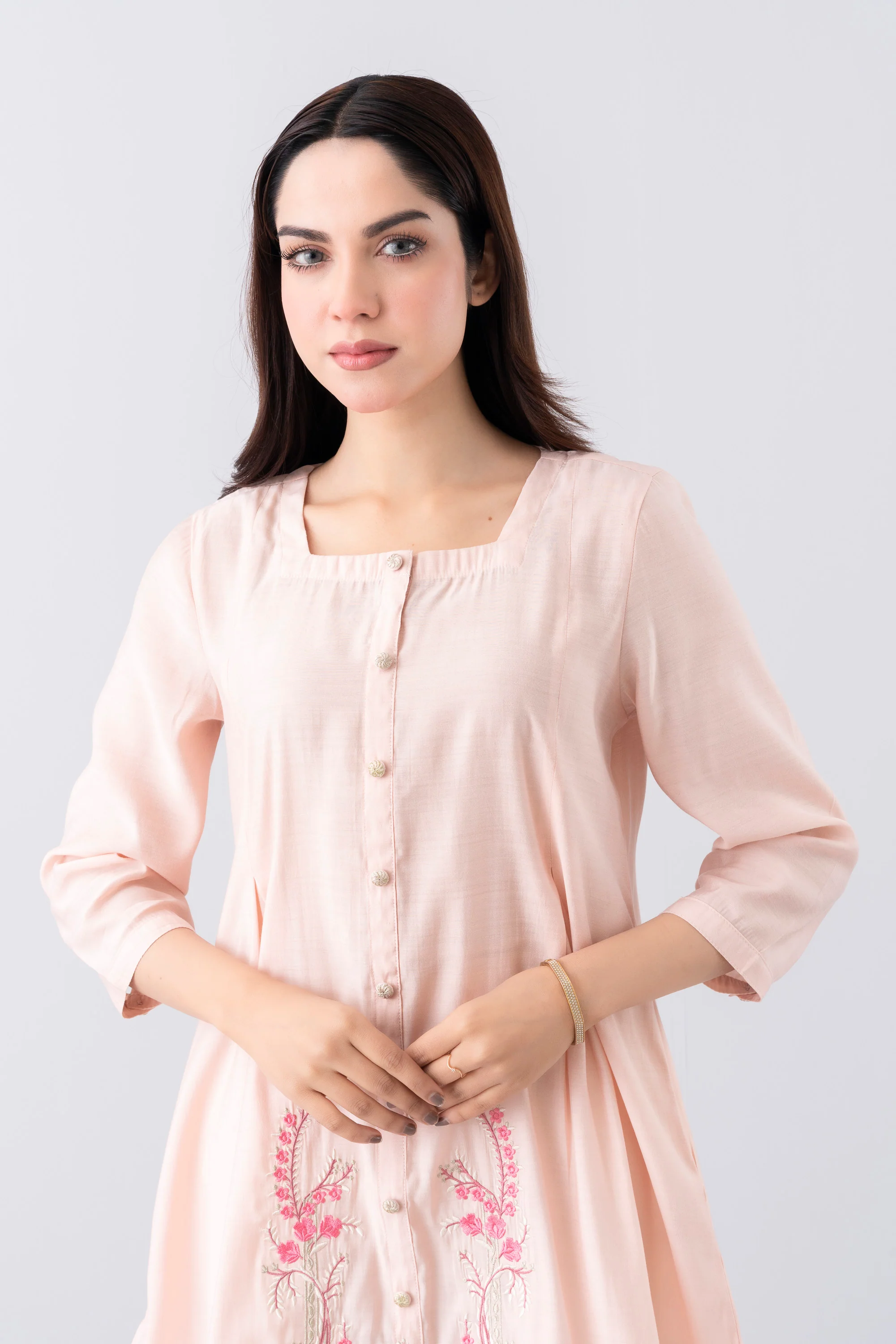 Relaxed Fit Embroidered Ethnic Kurti - Image 11