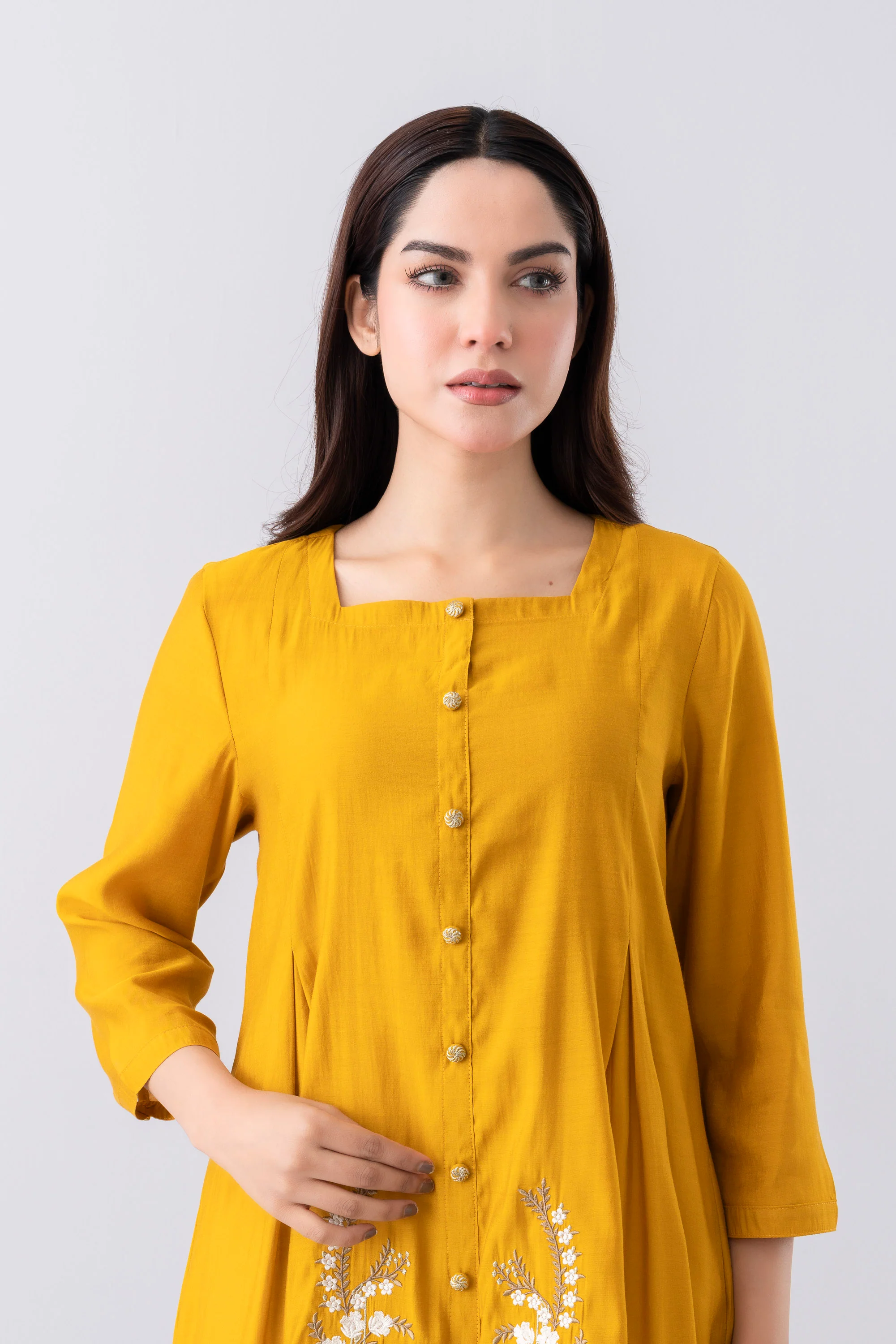 Relaxed Fit Embroidered Ethnic Kurti - Image 5