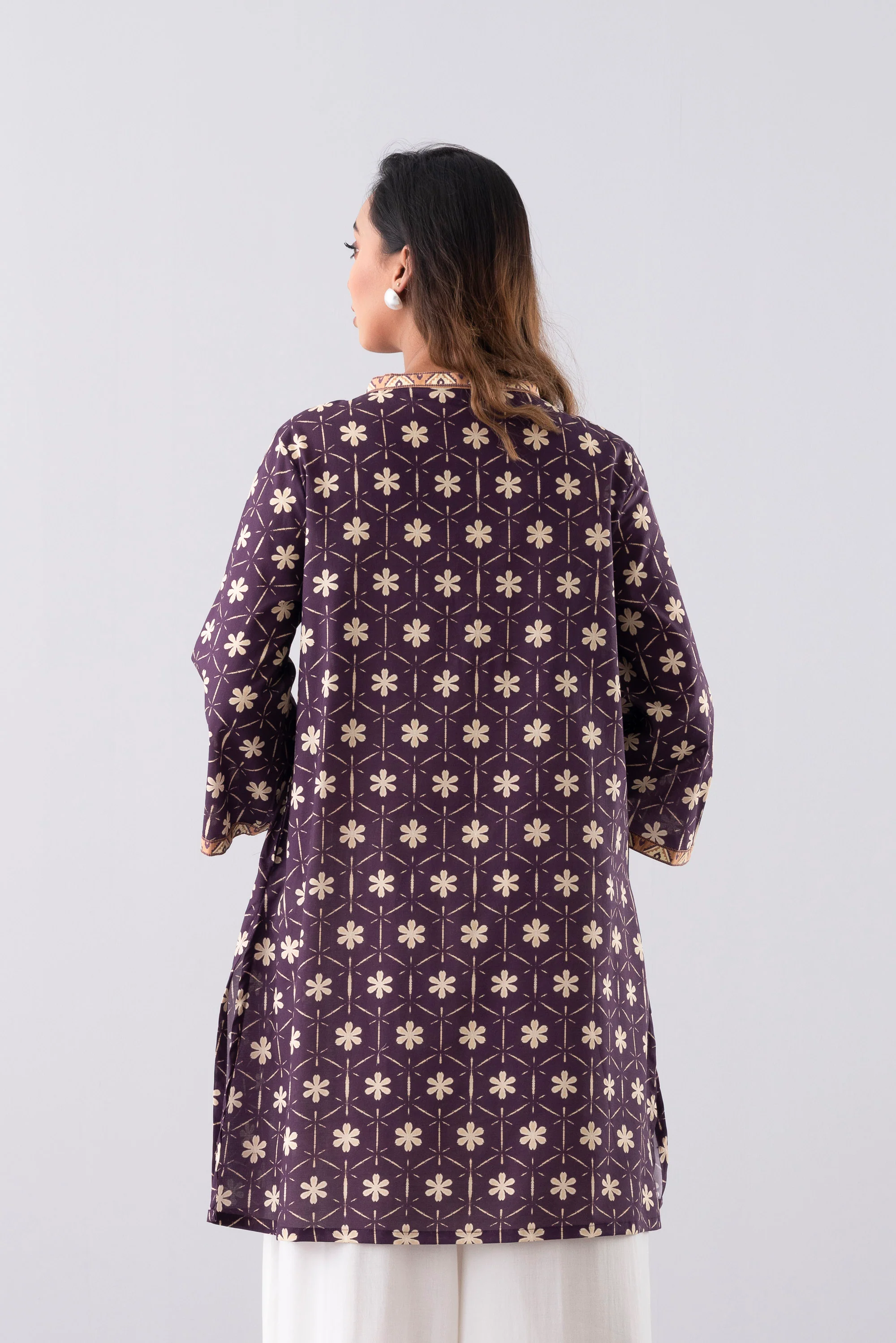 Relaxed Fit Embroidered Ethnic Kurti - Image 10
