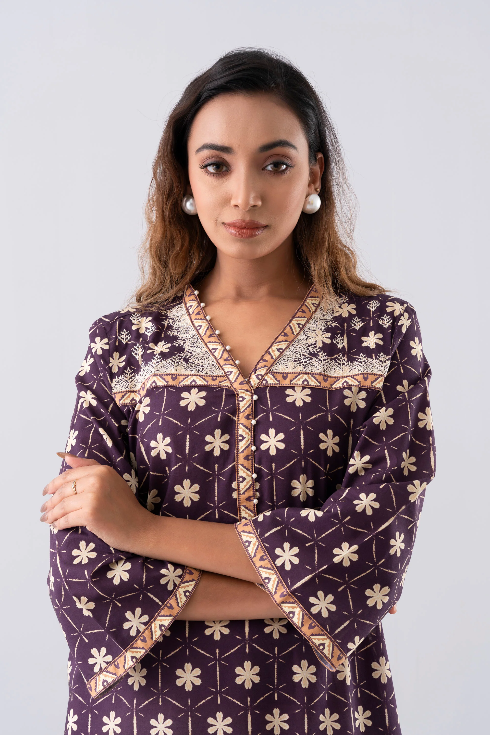 Relaxed Fit Embroidered Ethnic Kurti - Image 11