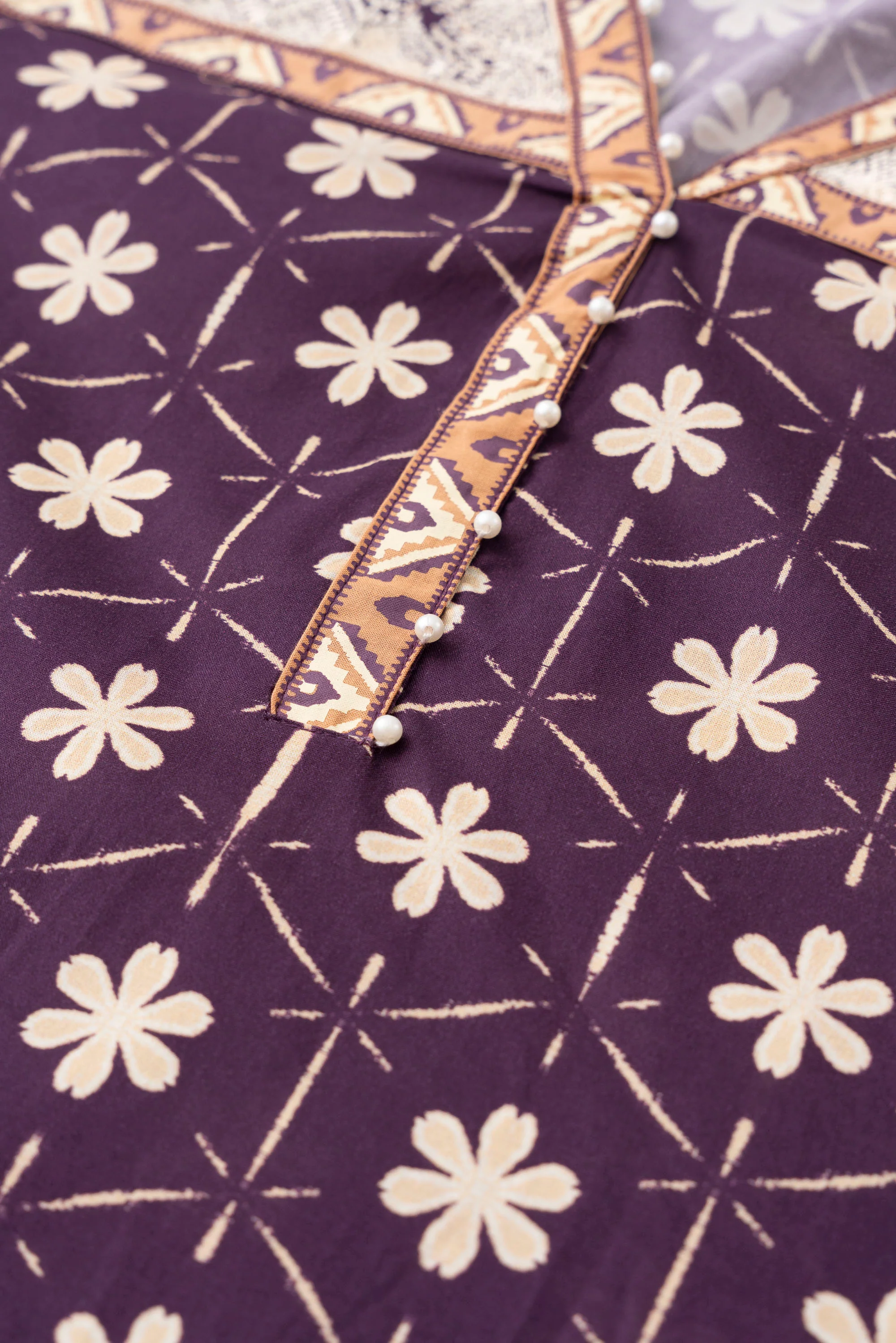 Relaxed Fit Embroidered Ethnic Kurti - Image 12