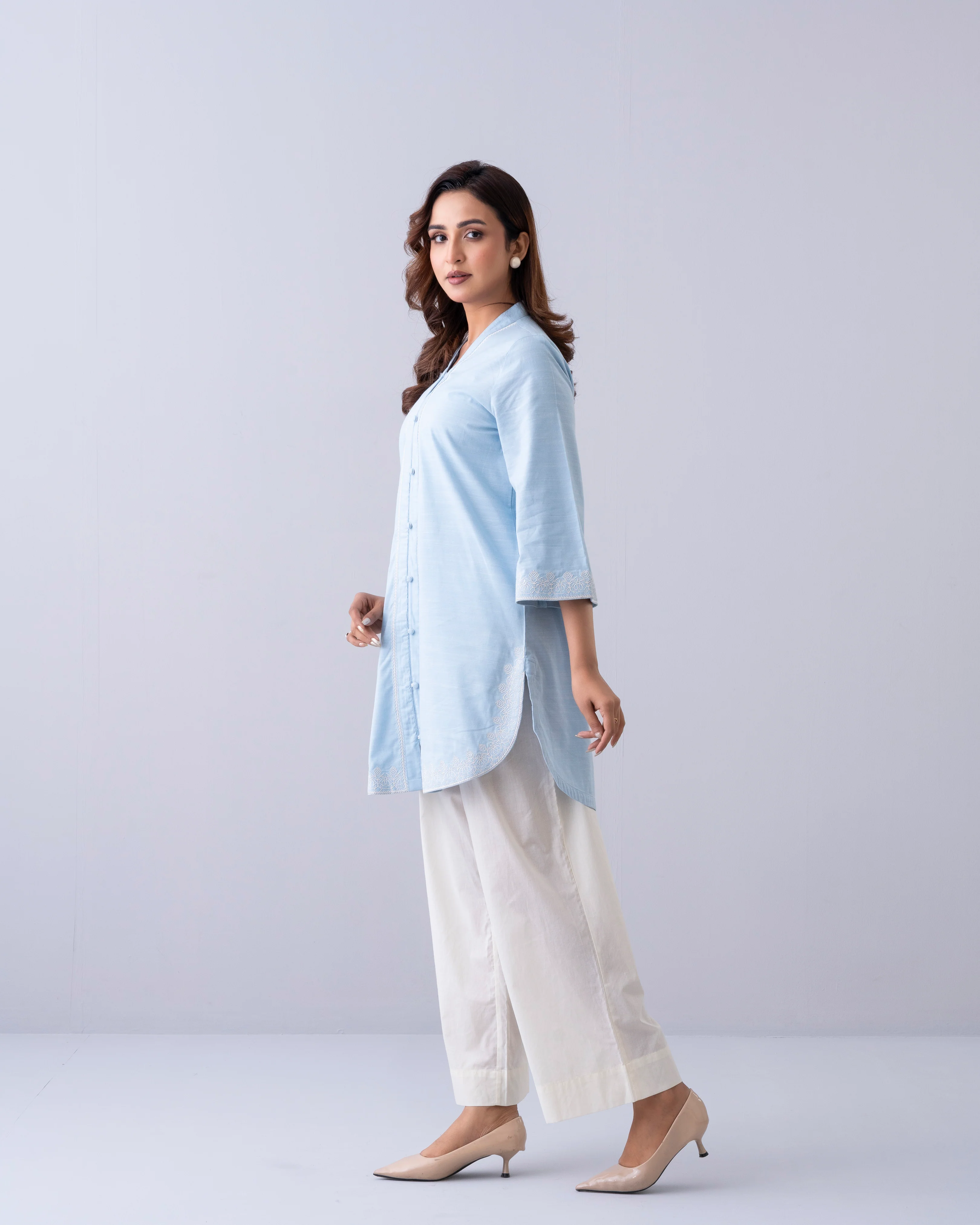 Relaxed Fit Embroidered Ethnic Kurti - Image 11
