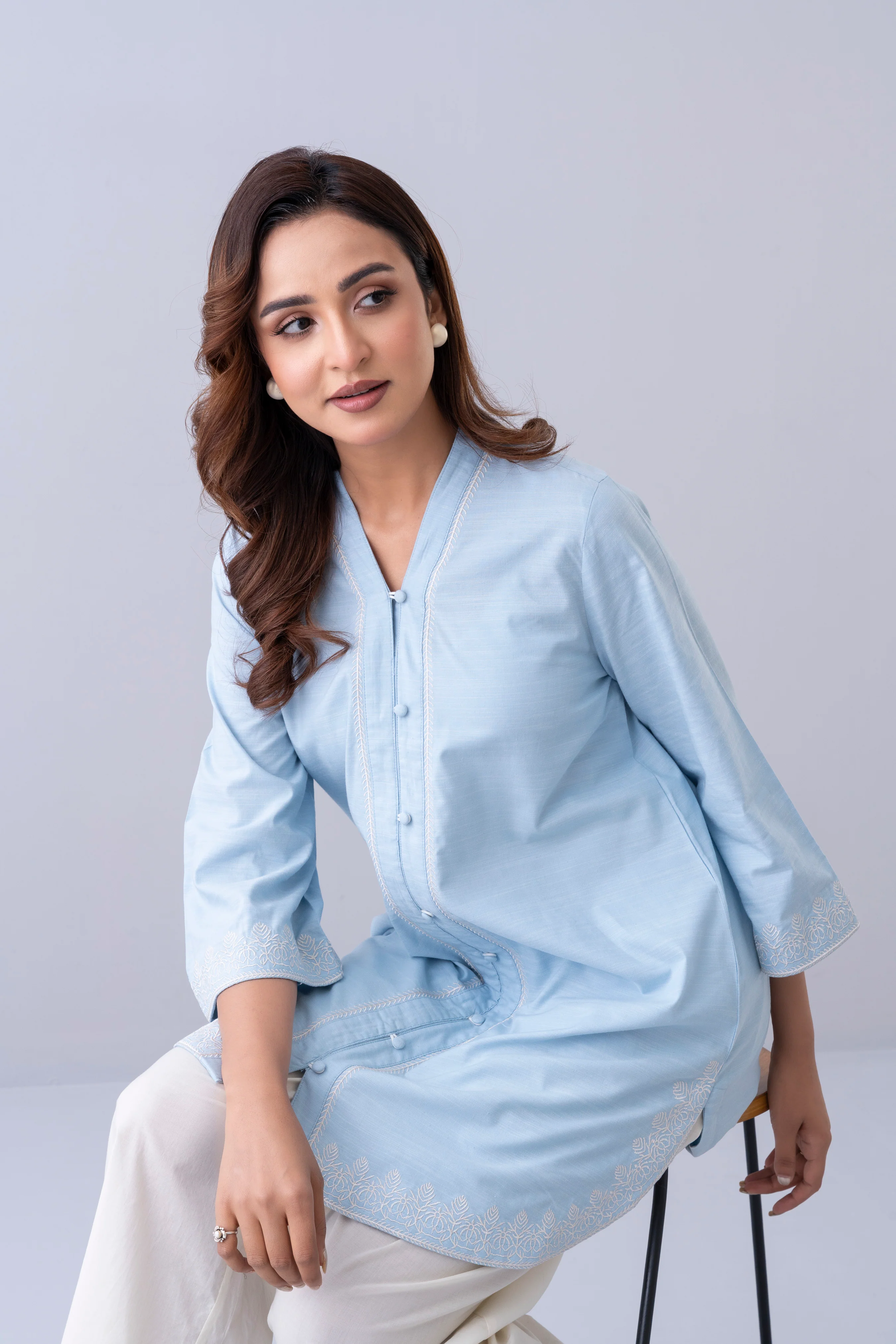 Relaxed Fit Embroidered Ethnic Kurti - Image 16