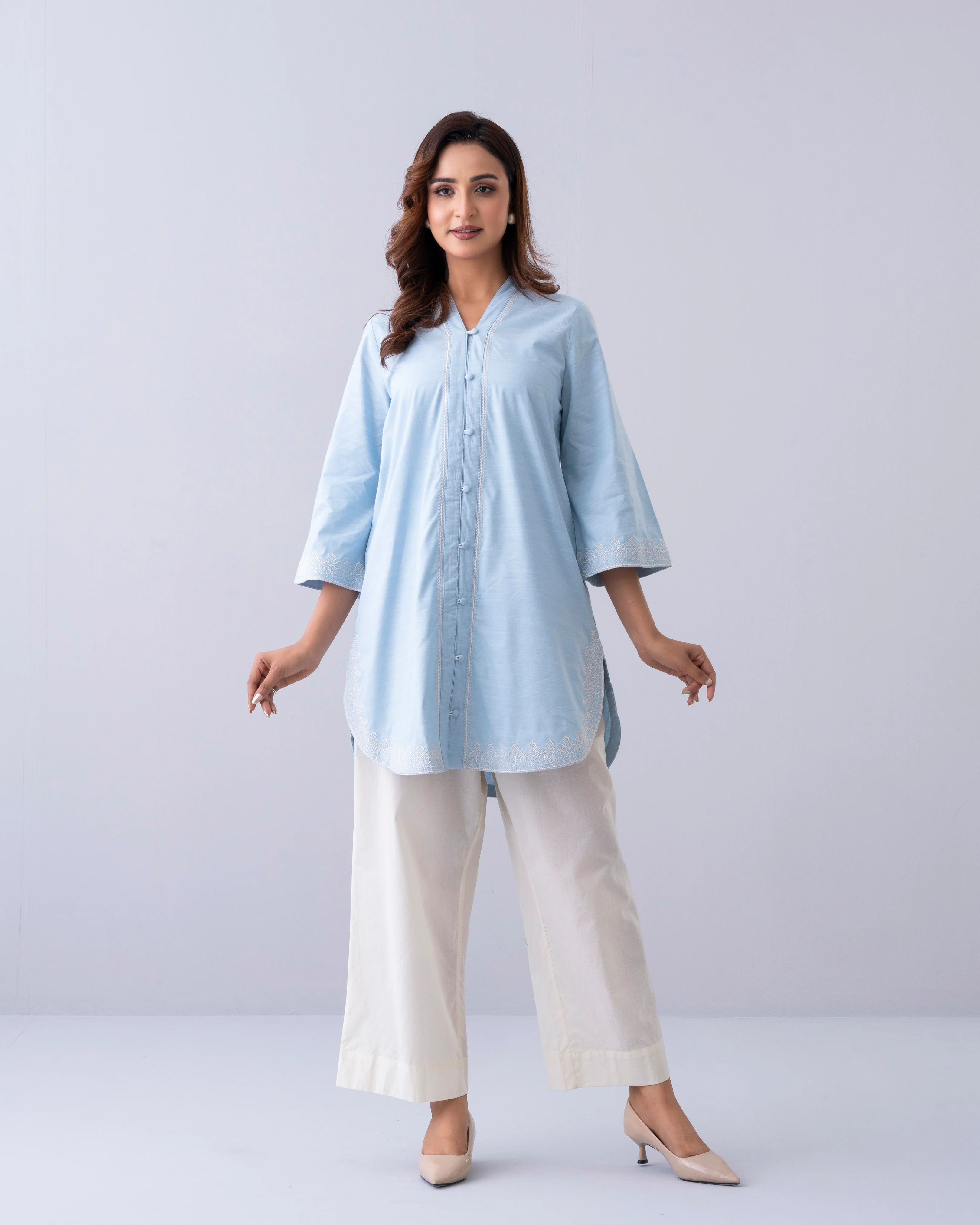 Relaxed Fit Embroidered Ethnic Kurti - Image 9