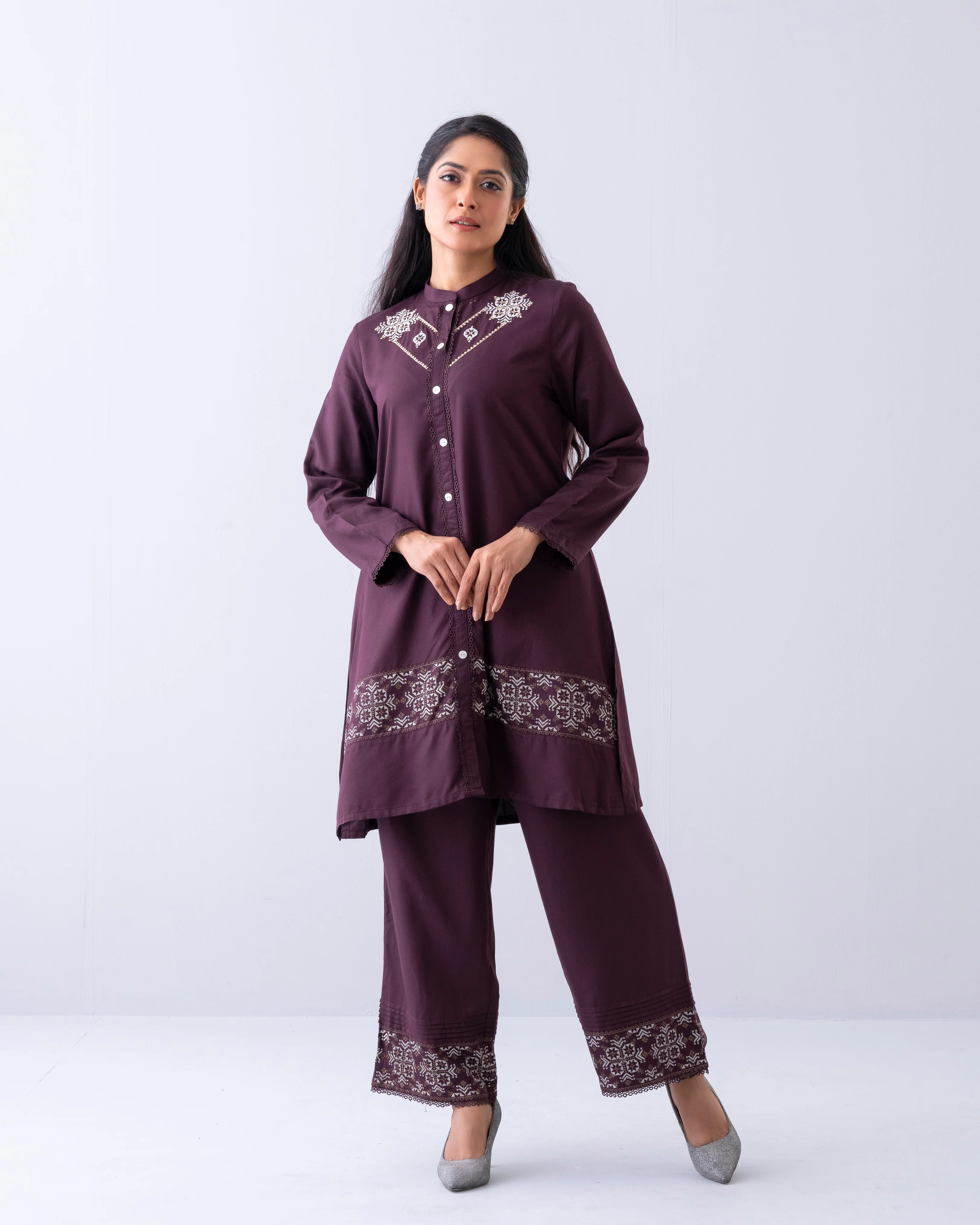 Relaxed Fit Embroidered Ethnic Kurti - Image 8