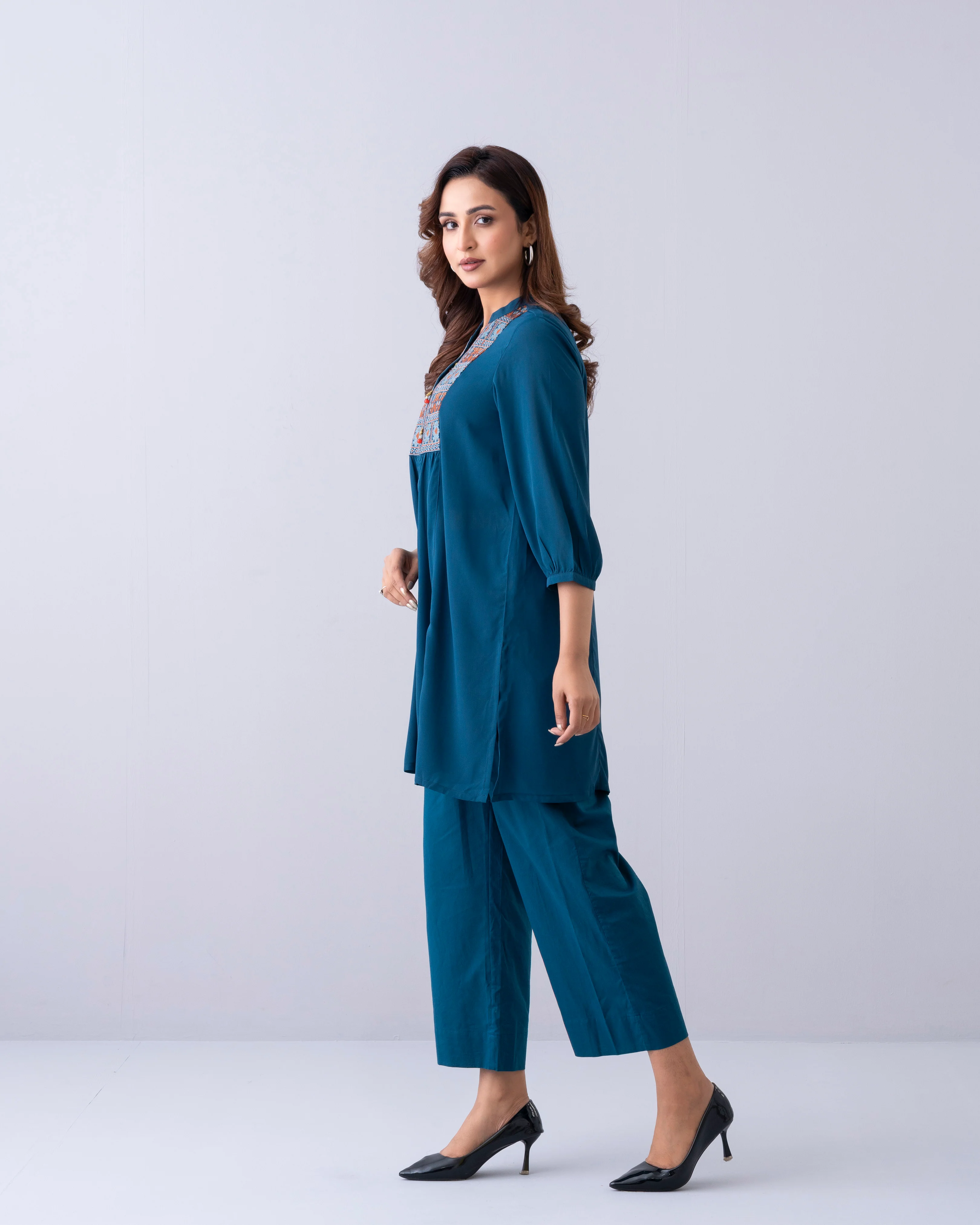 Relaxed Fit Embroidered Ethnic Kurti - Image 11