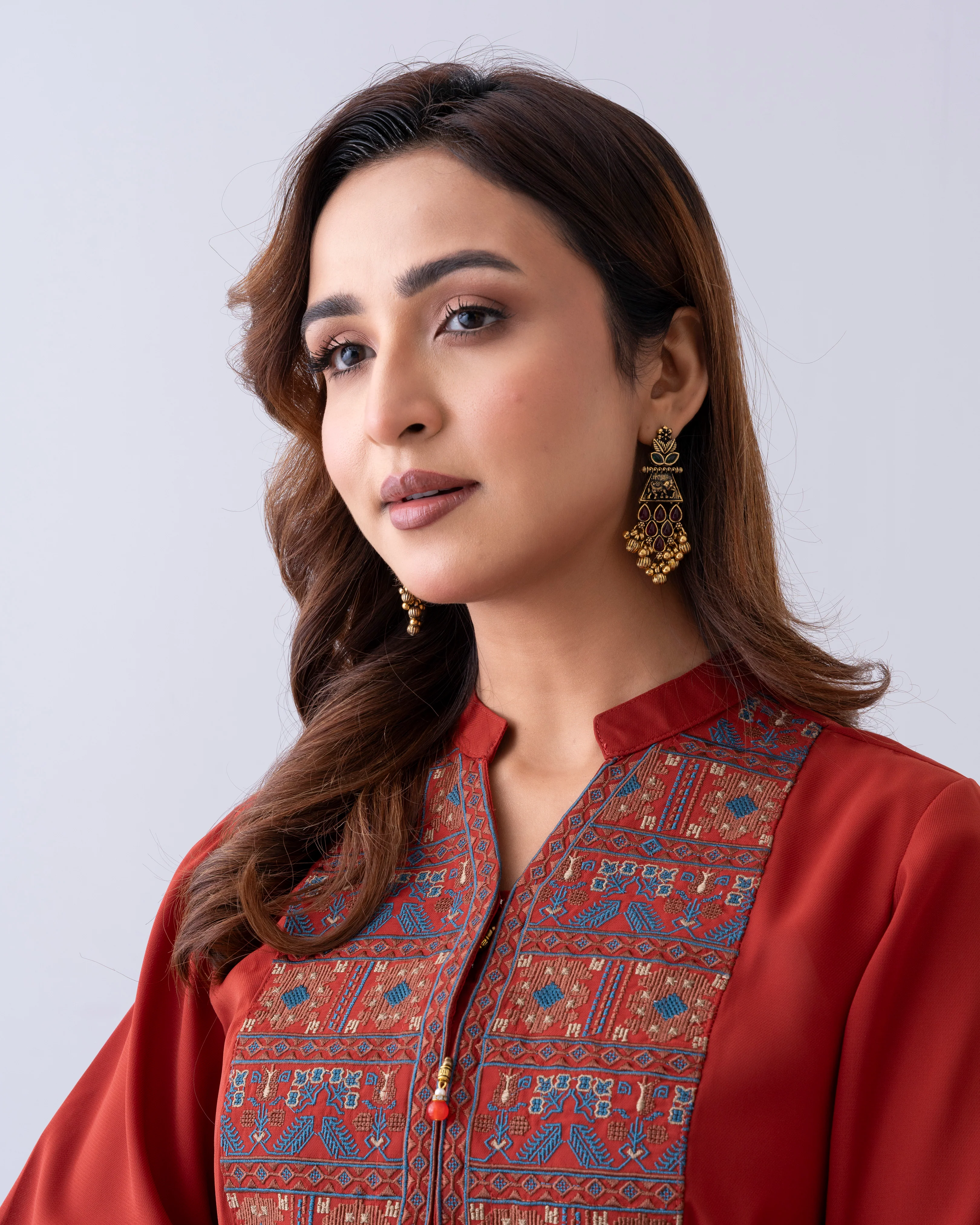 Relaxed Fit Embroidered Ethnic Kurti - Image 7
