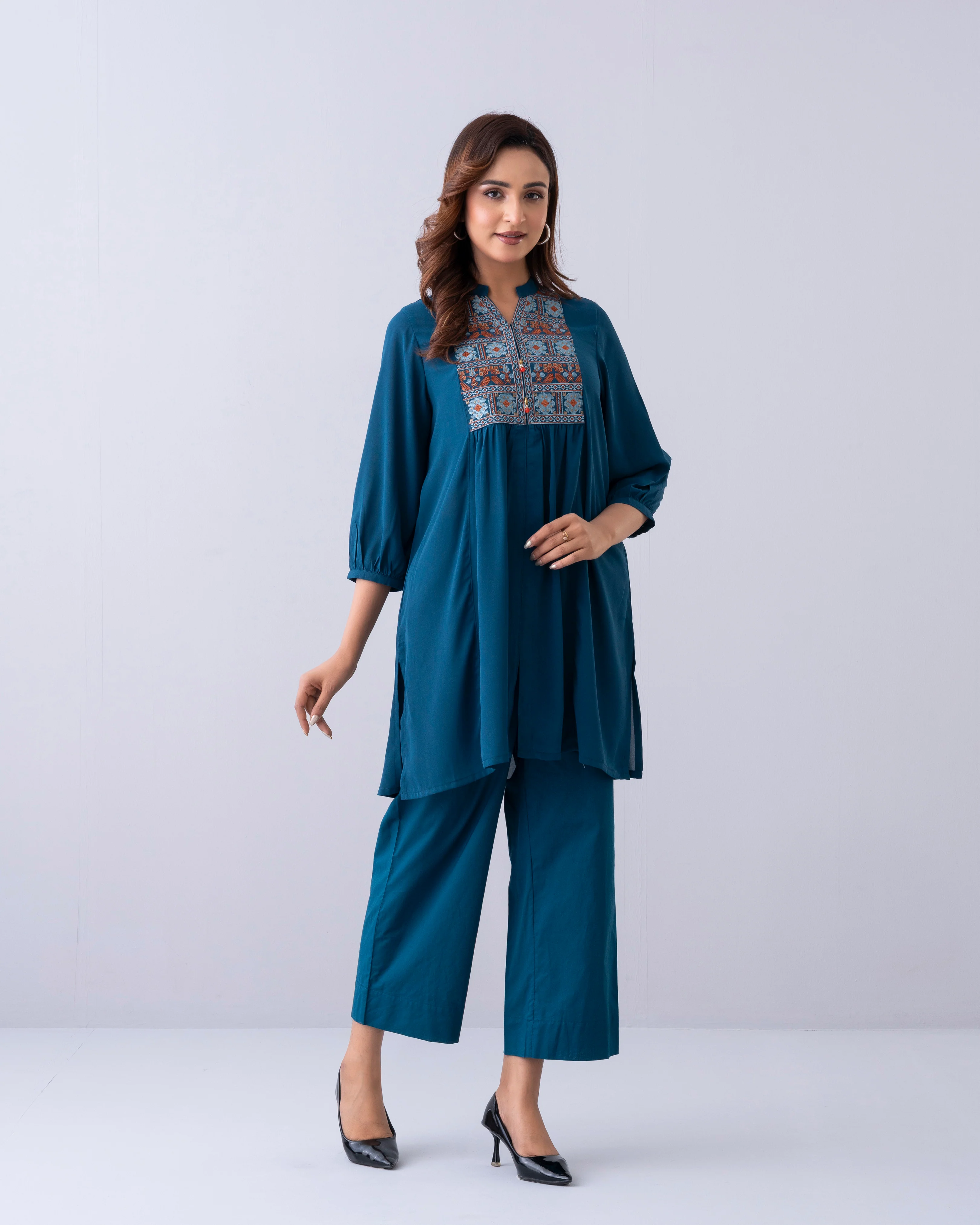 Relaxed Fit Embroidered Ethnic Kurti - Image 9