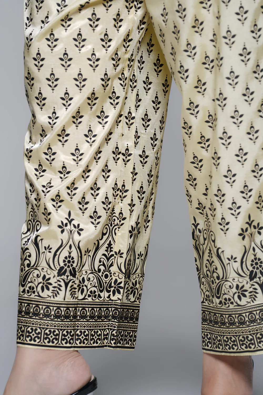 Relaxed Fit Ethnic Pants - Image 2