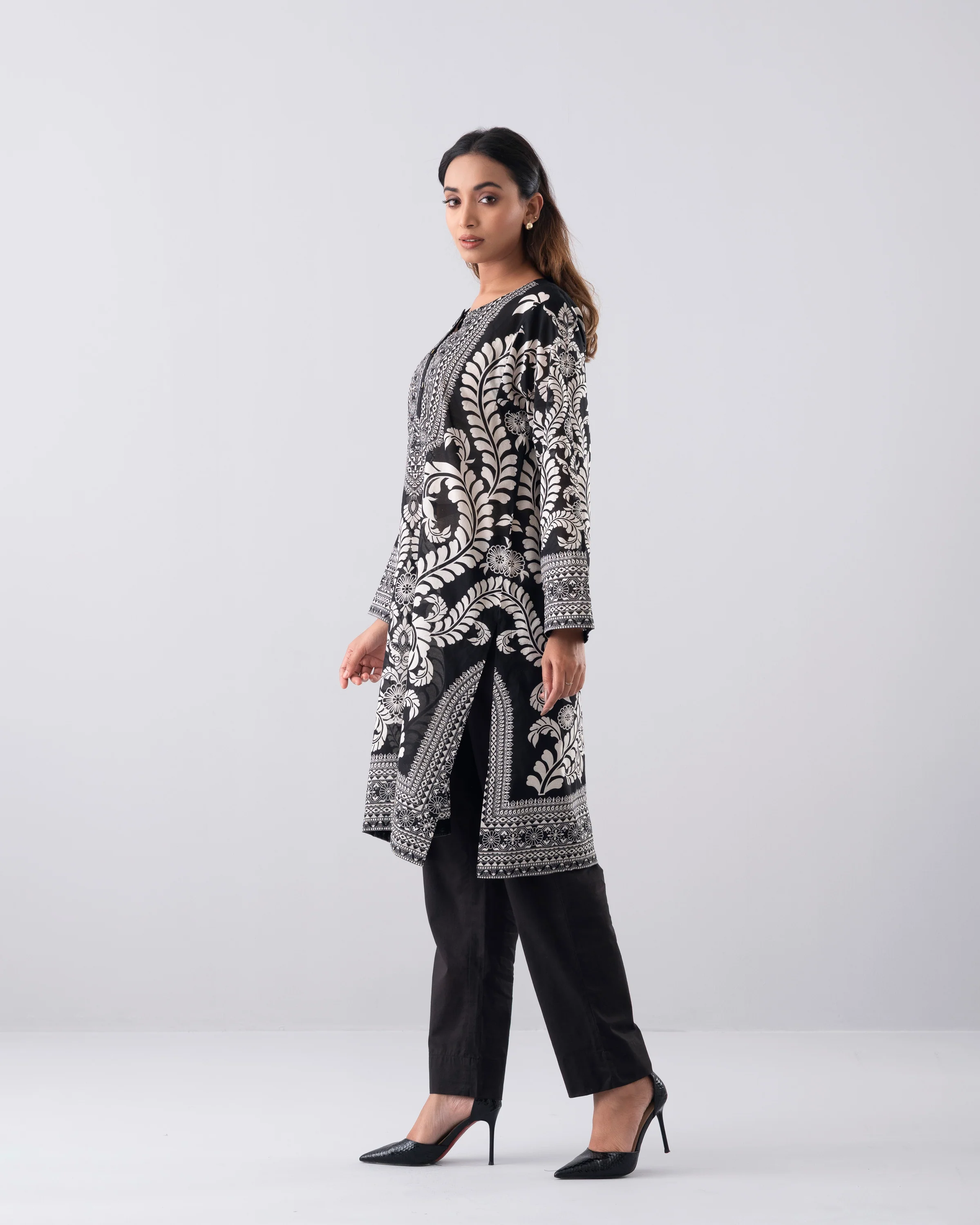 Relaxed Fit Printed One-Piece Lawn Kurta - Image 9