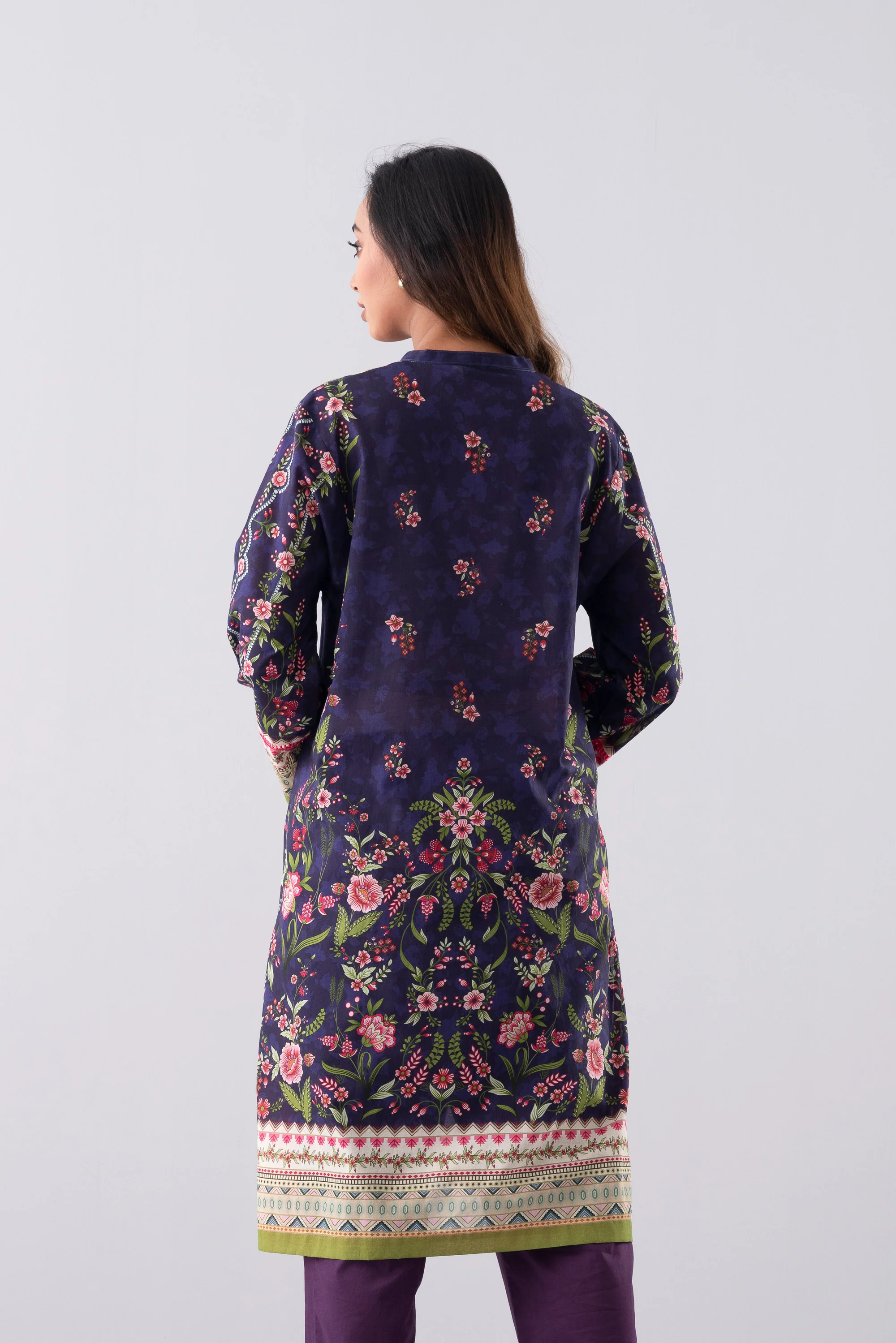 Relaxed Fit Printed Lawn Kurta - Image 10