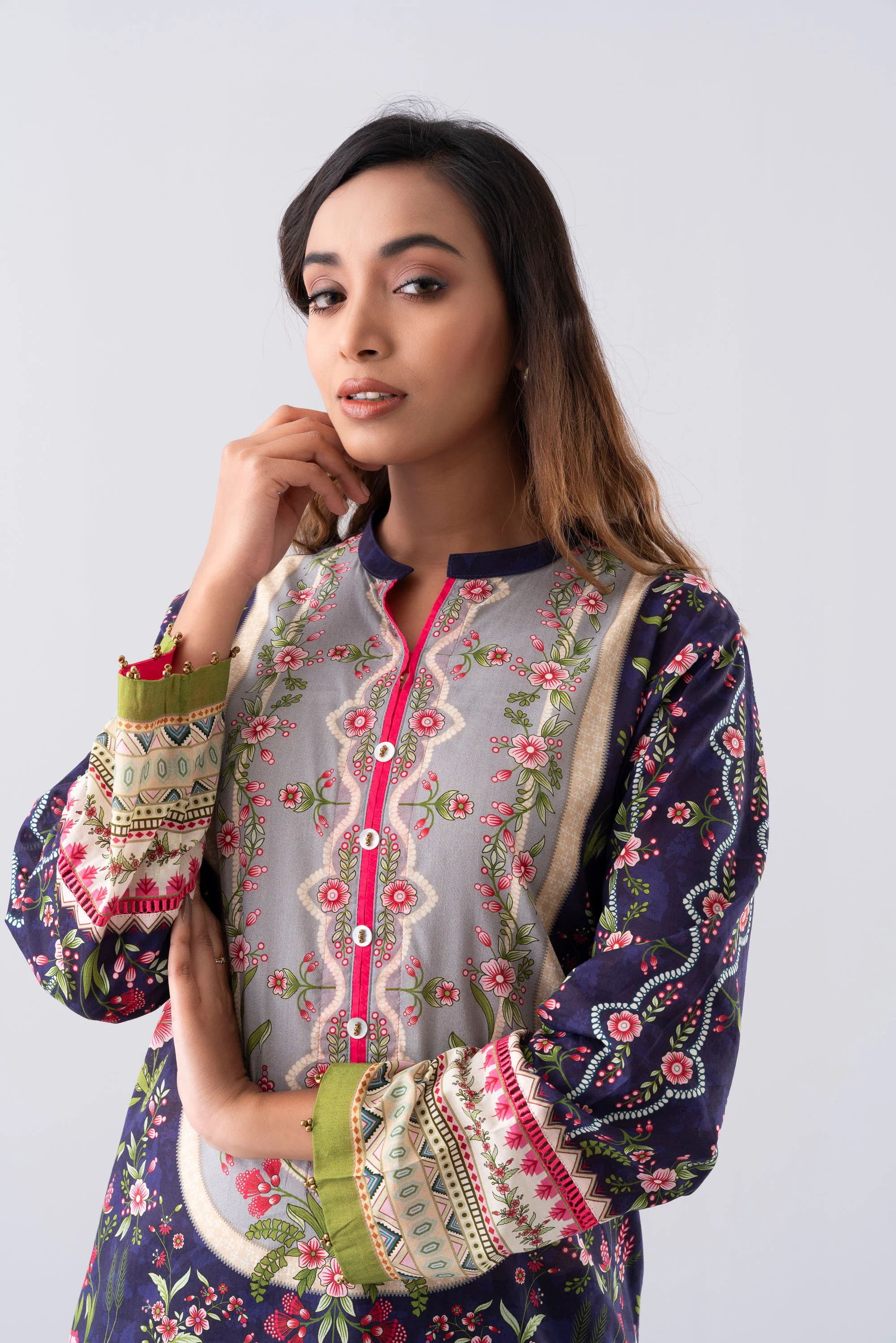Relaxed Fit Printed Lawn Kurta - Image 11