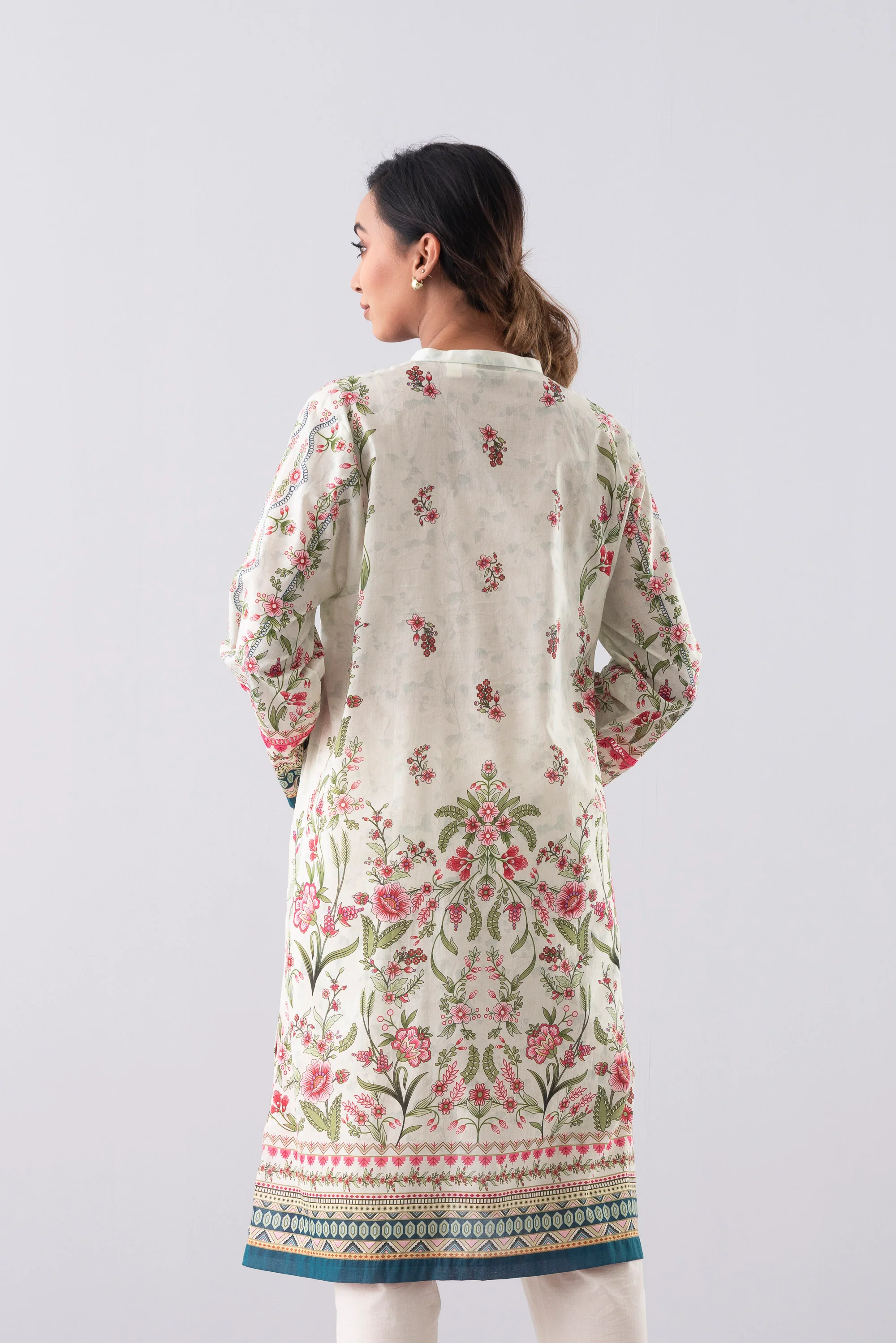 Relaxed Fit Printed Lawn Kurta - Image 4