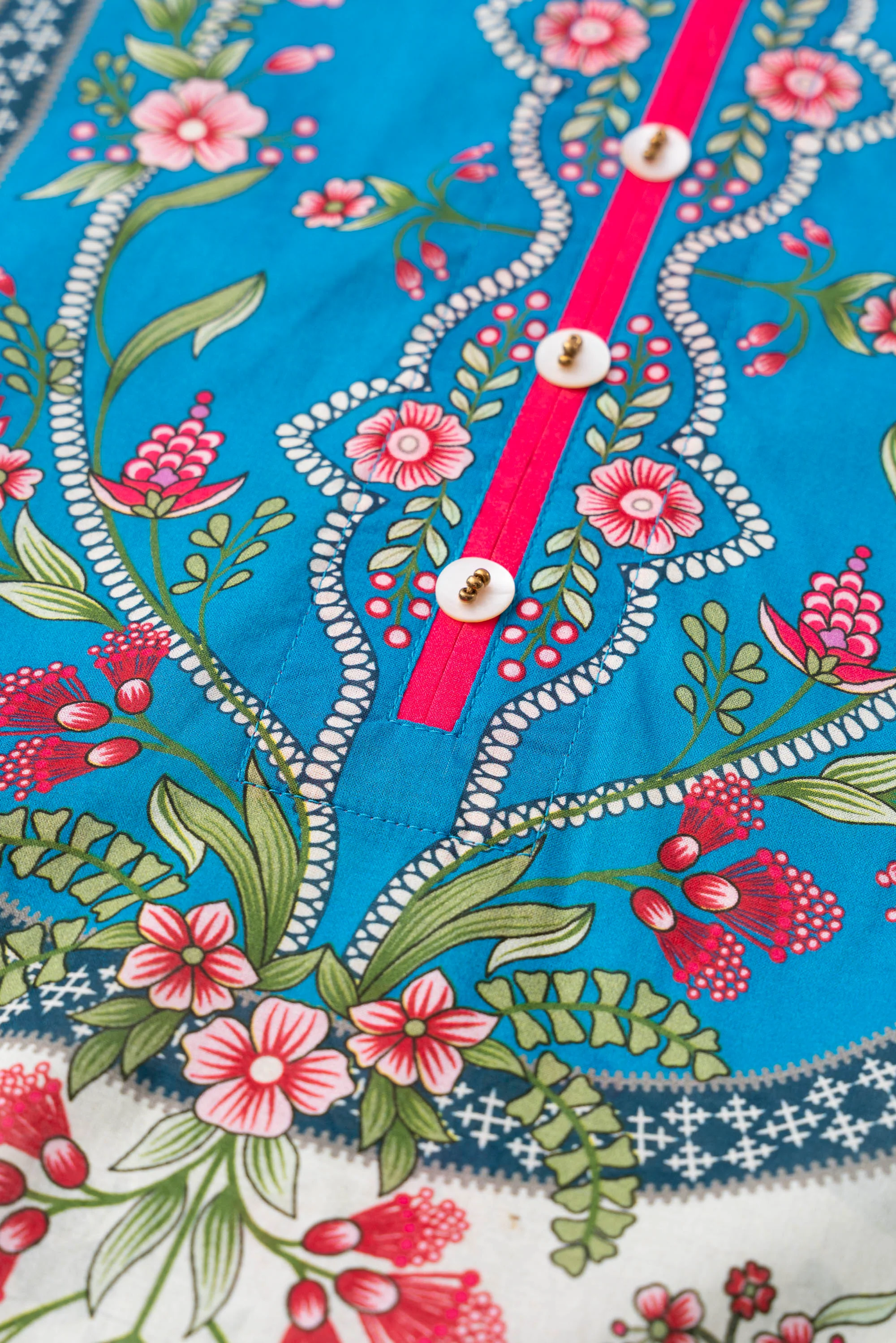 Relaxed Fit Printed Lawn Kurta - Image 6