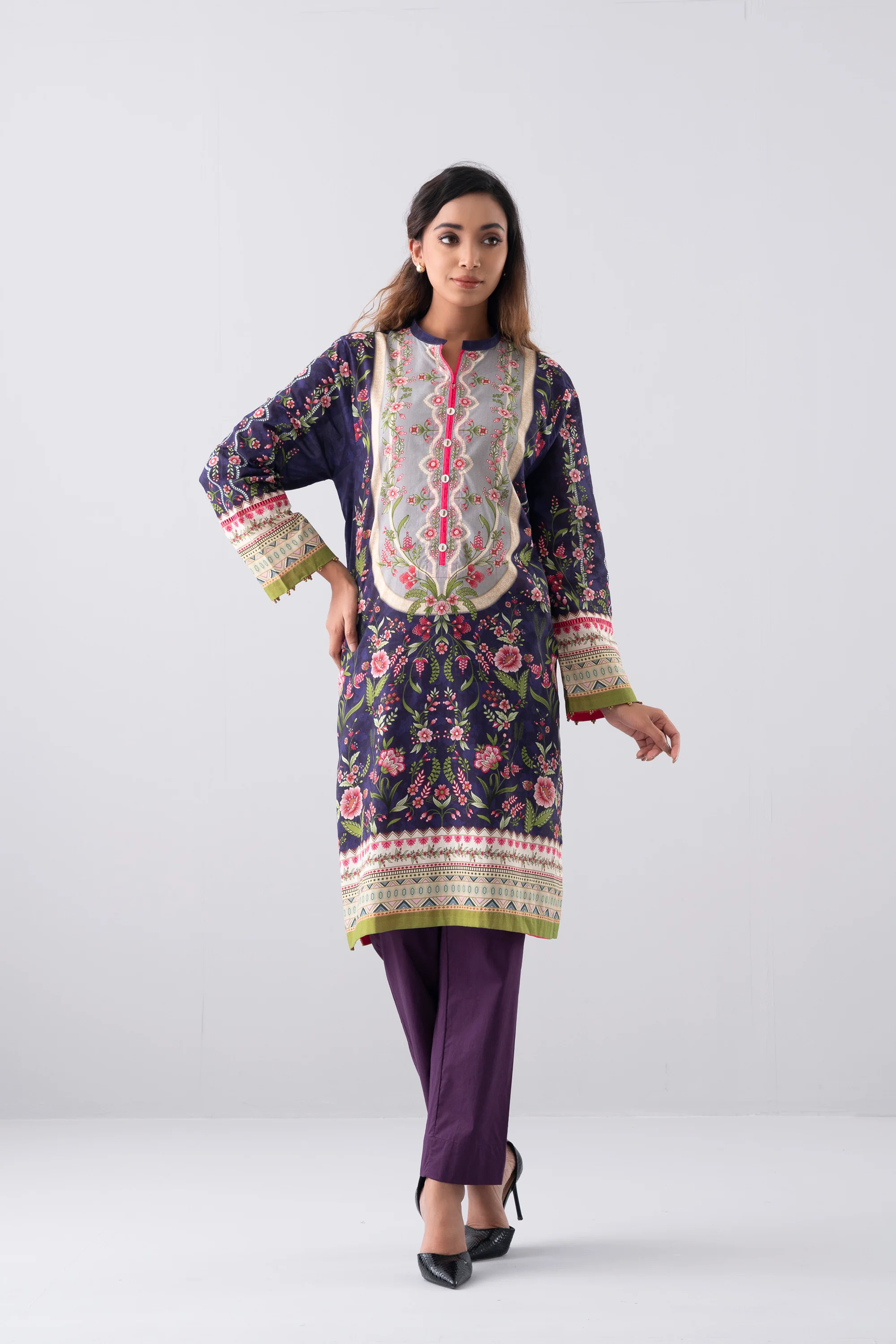 Relaxed Fit Printed Lawn Kurta - Image 7