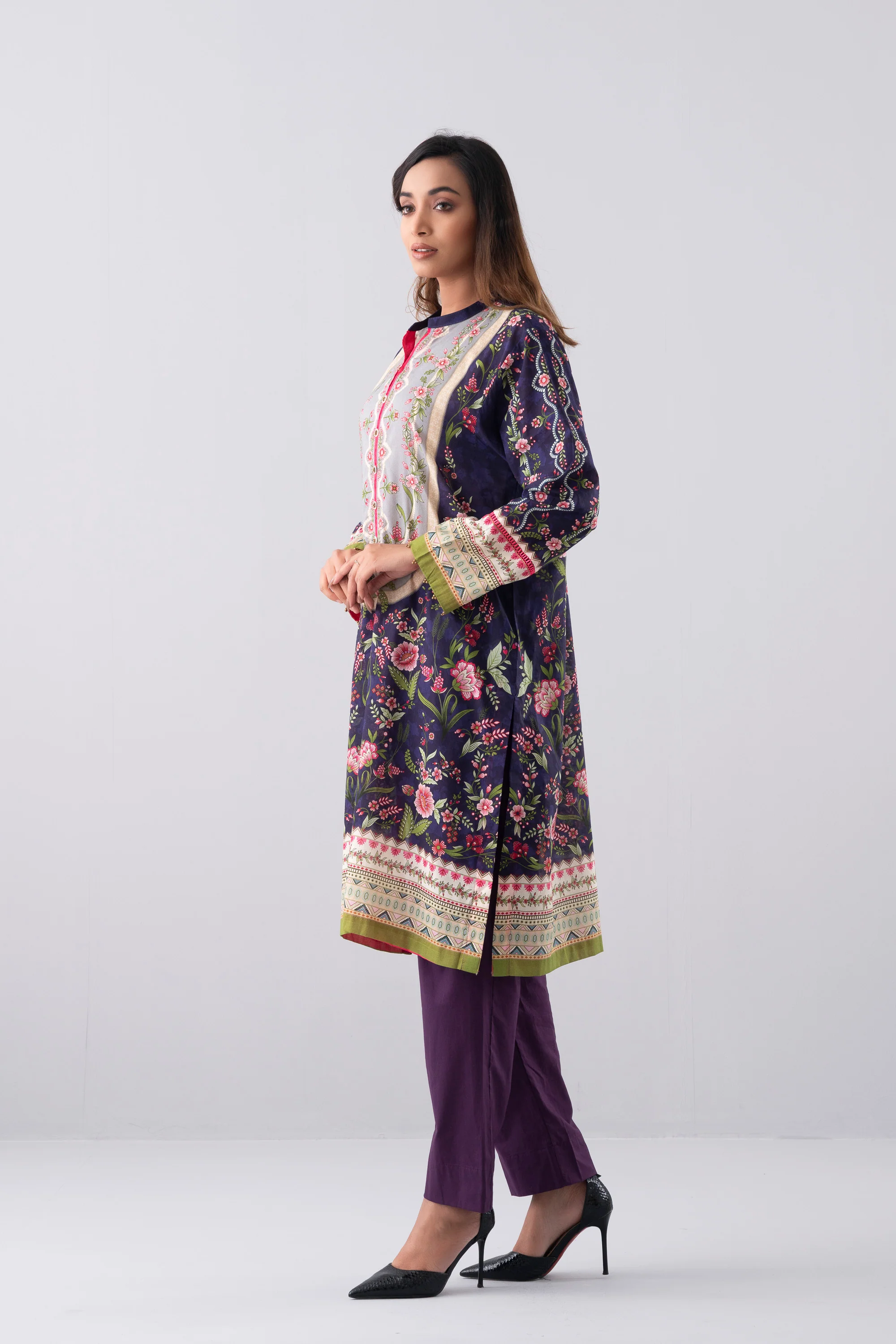 Relaxed Fit Printed Lawn Kurta - Image 8
