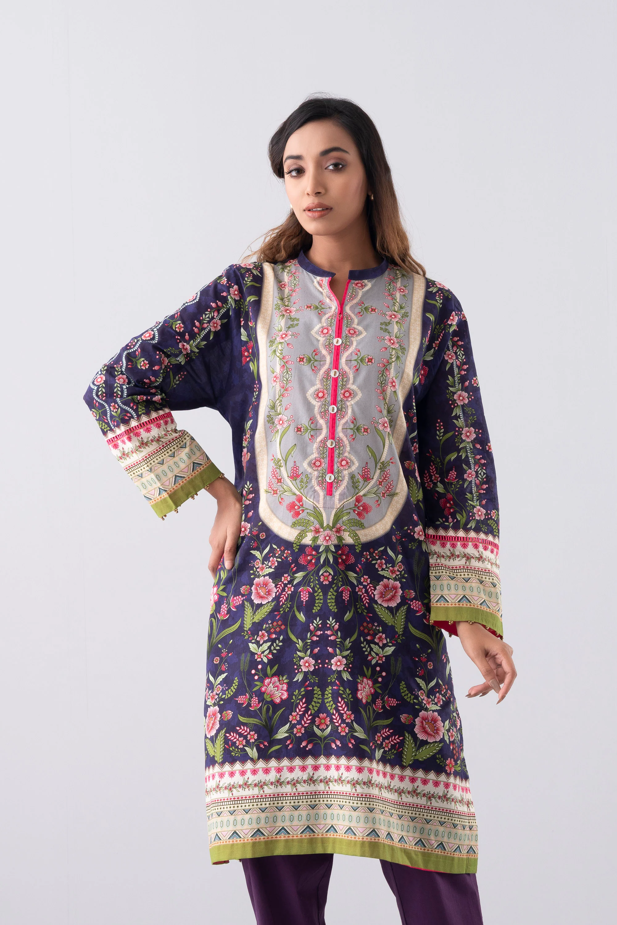 Relaxed Fit Printed Lawn Kurta - Image 9