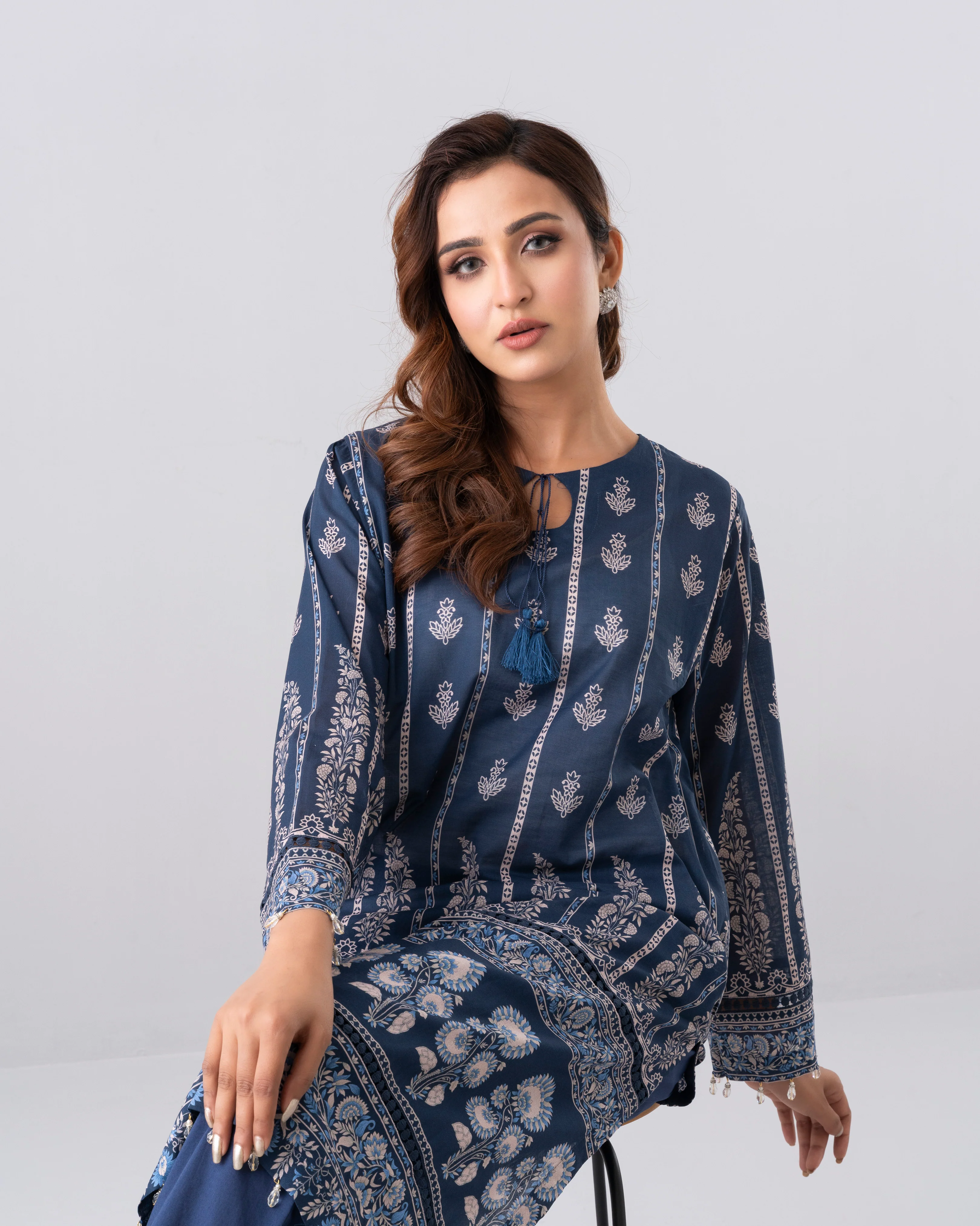 Relaxed Fit Printed Lawn Kurta - Image 7