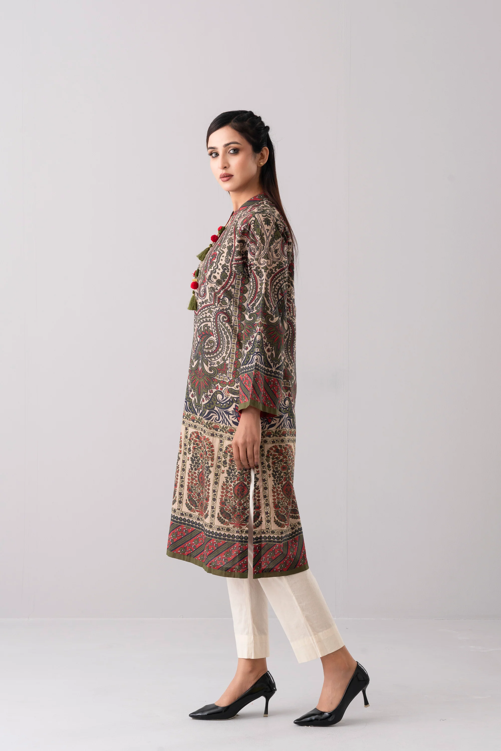 Relaxed Fit Embellished Lawn Kurta - Image 3