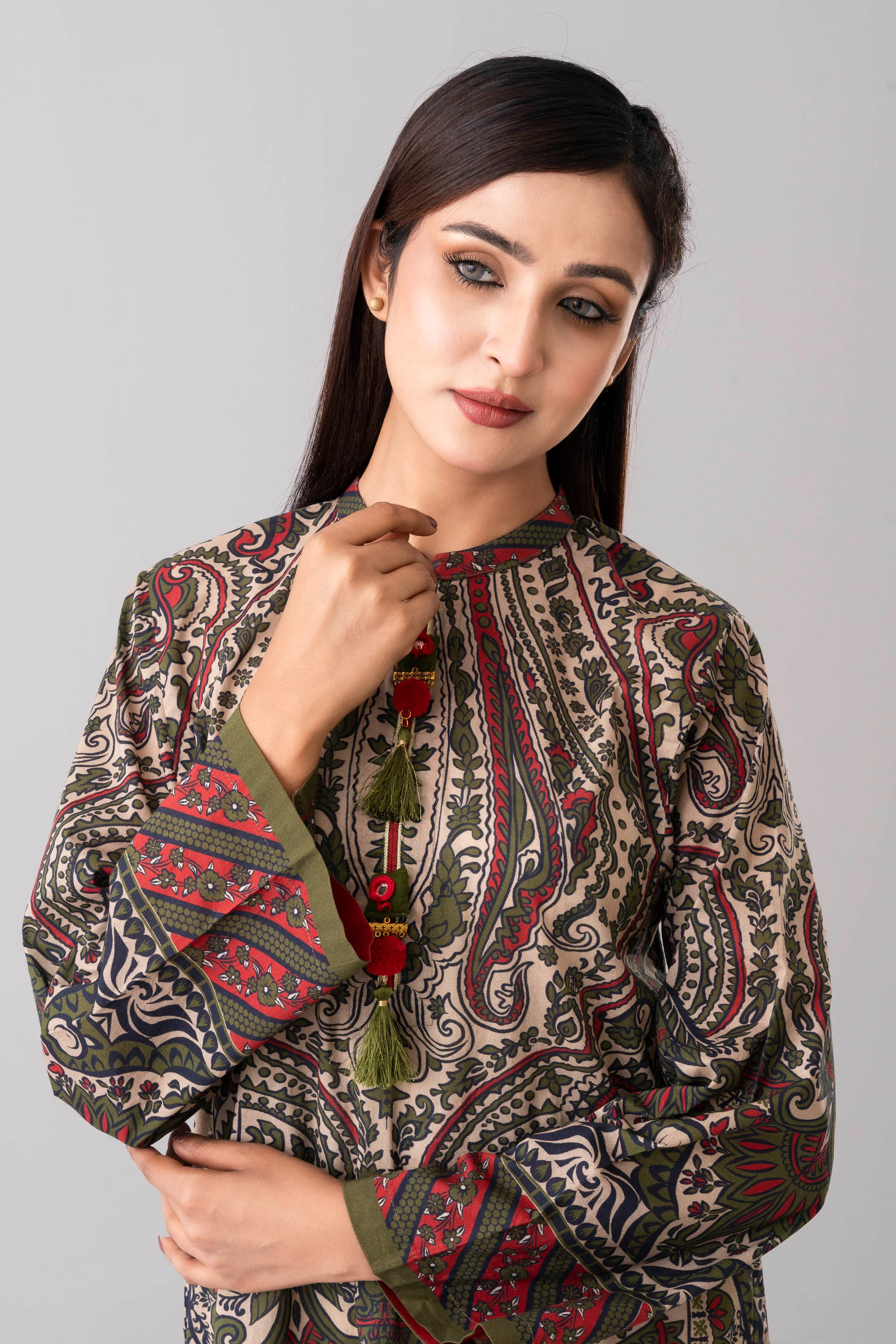 Relaxed Fit Embellished Lawn Kurta - Image 5