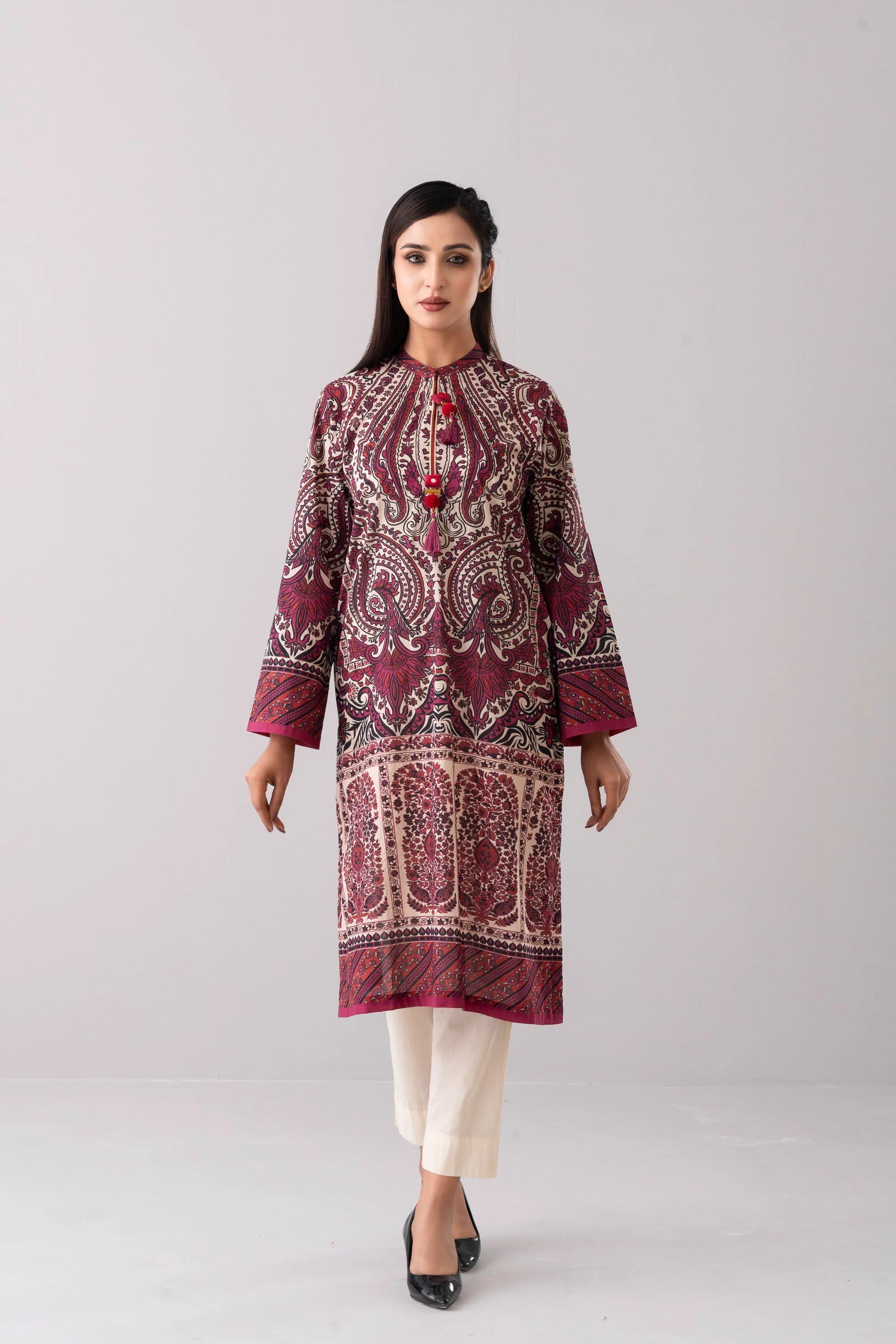Relaxed Fit Embellished Lawn Kurta - Image 7