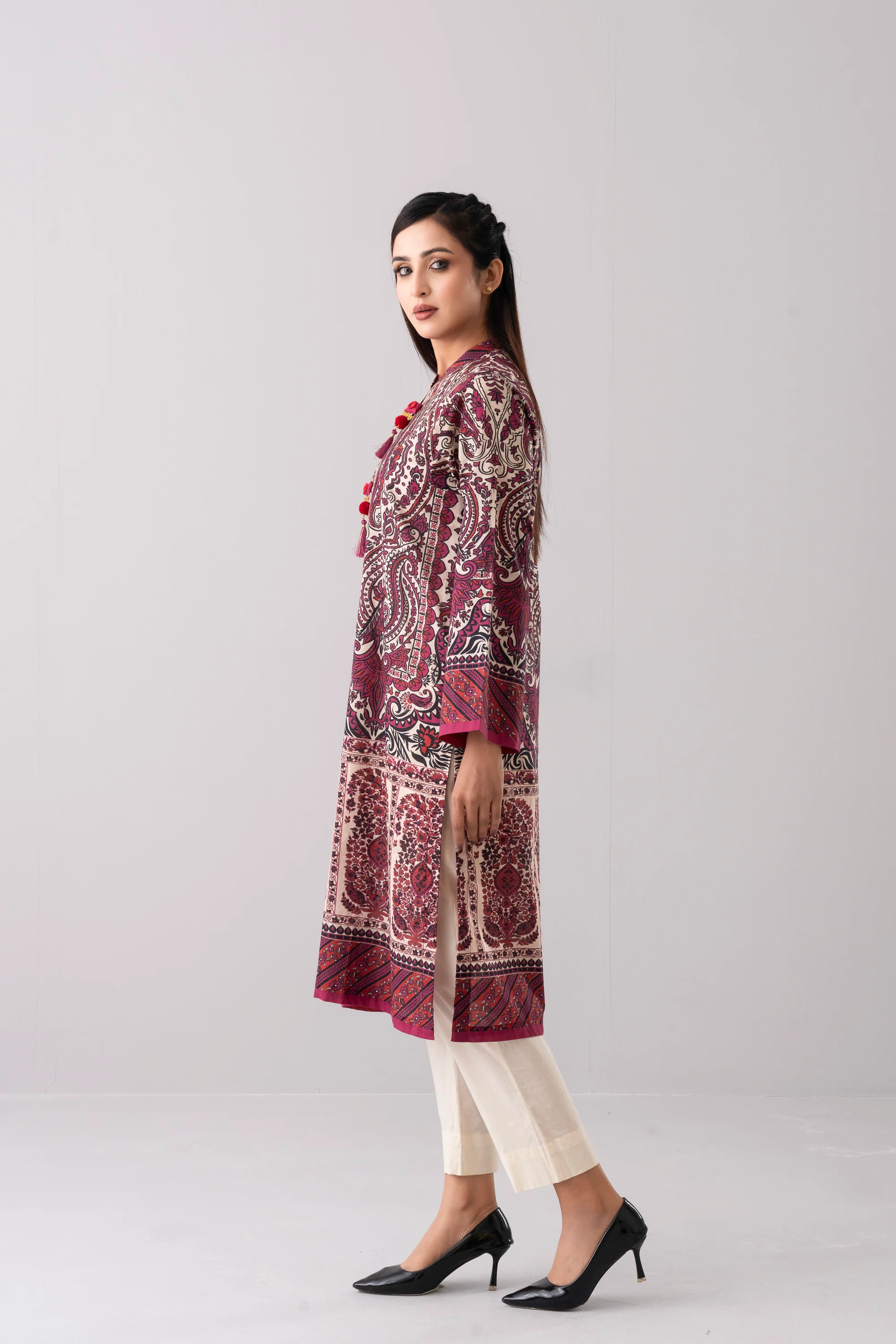 Relaxed Fit Embellished Lawn Kurta - Image 9