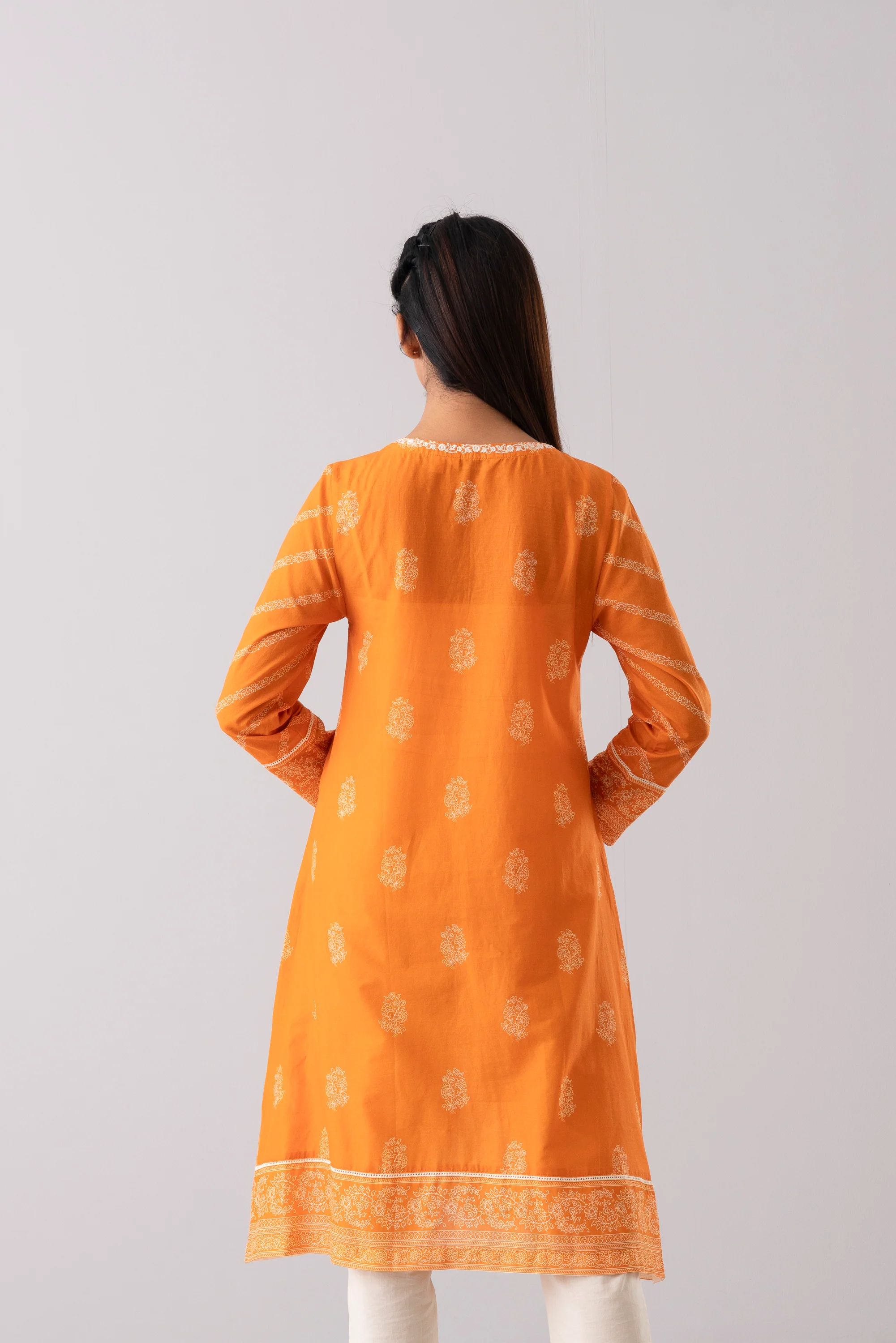 Smart Fit Printed Lawn Kurta - Image 4