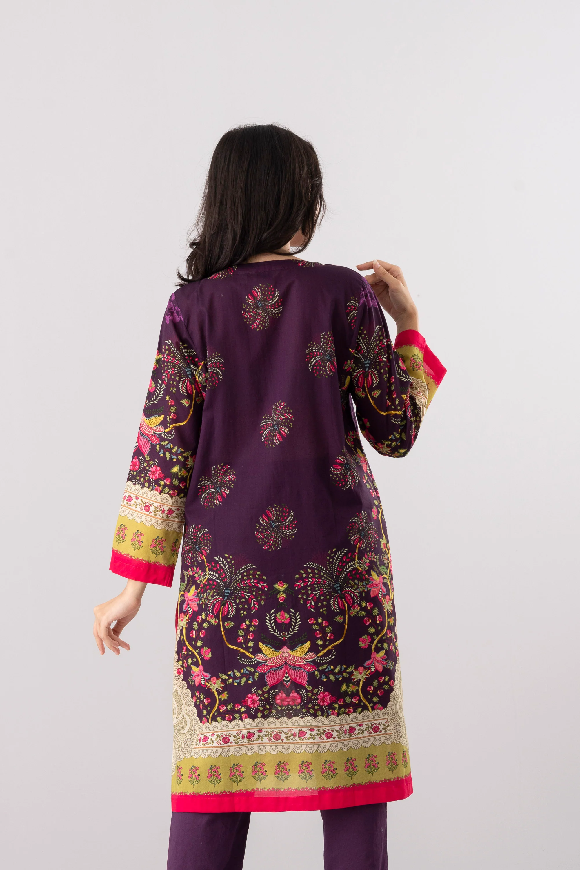 Relaxed Fit Printed Lawn Kurta - Image 10