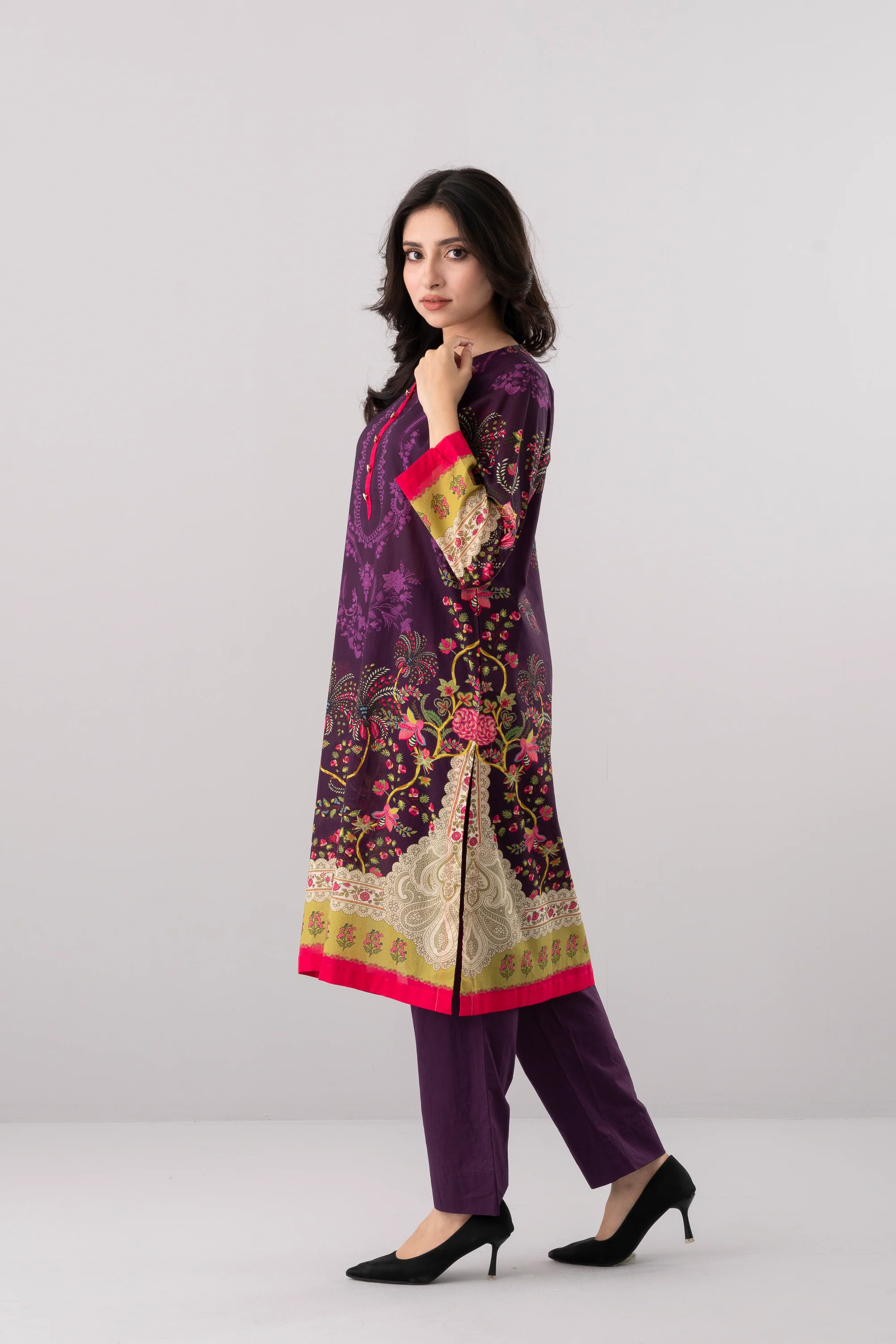 Relaxed Fit Printed Lawn Kurta - Image 9