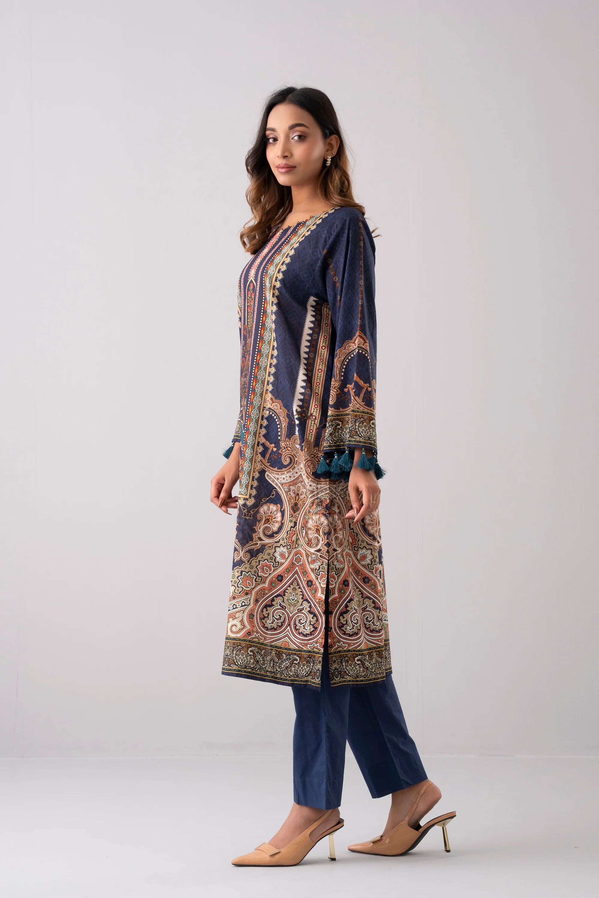 Relaxed Fit Printed Lawn Kurta - Image 2