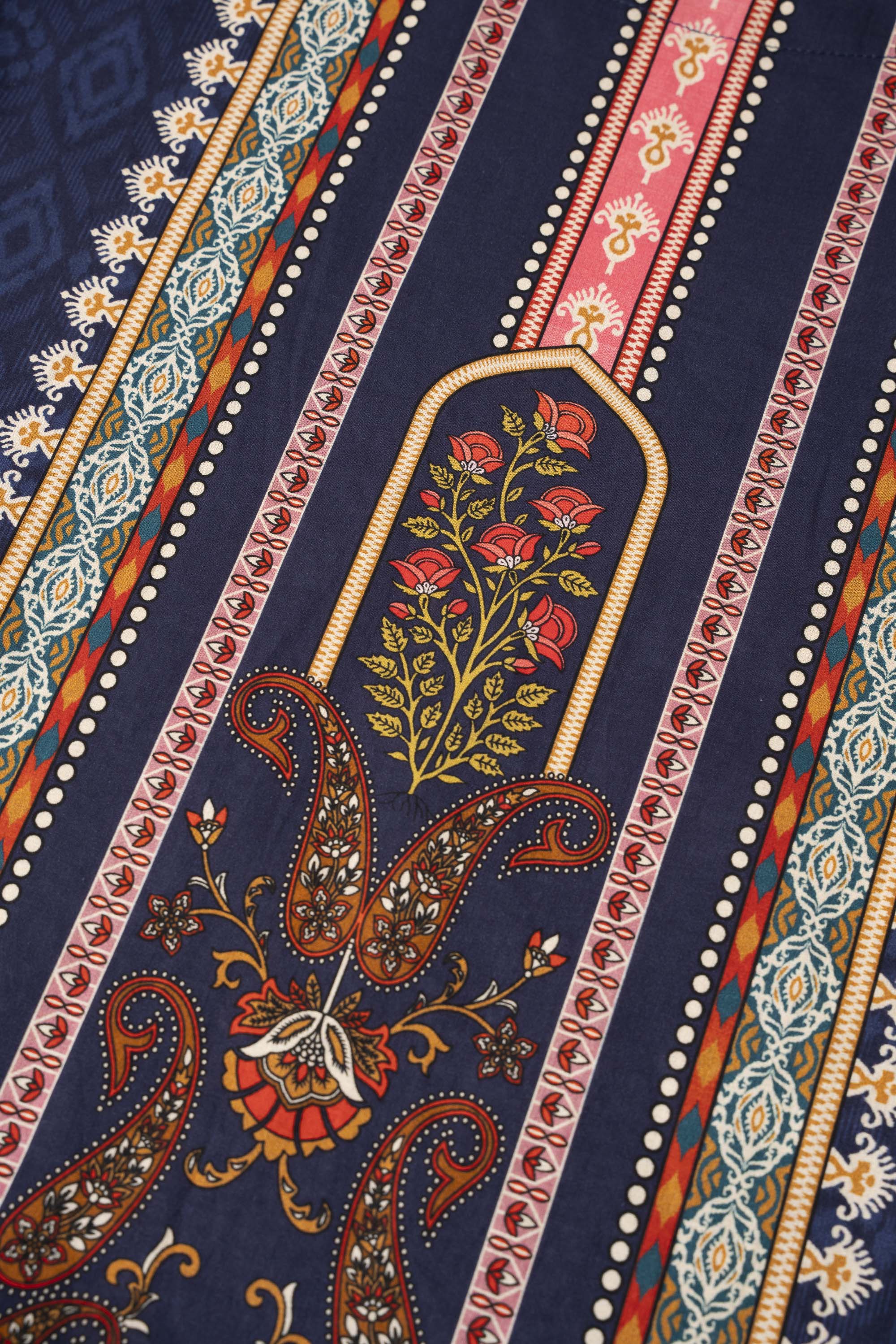 Relaxed Fit Printed Lawn Kurta - Image 6
