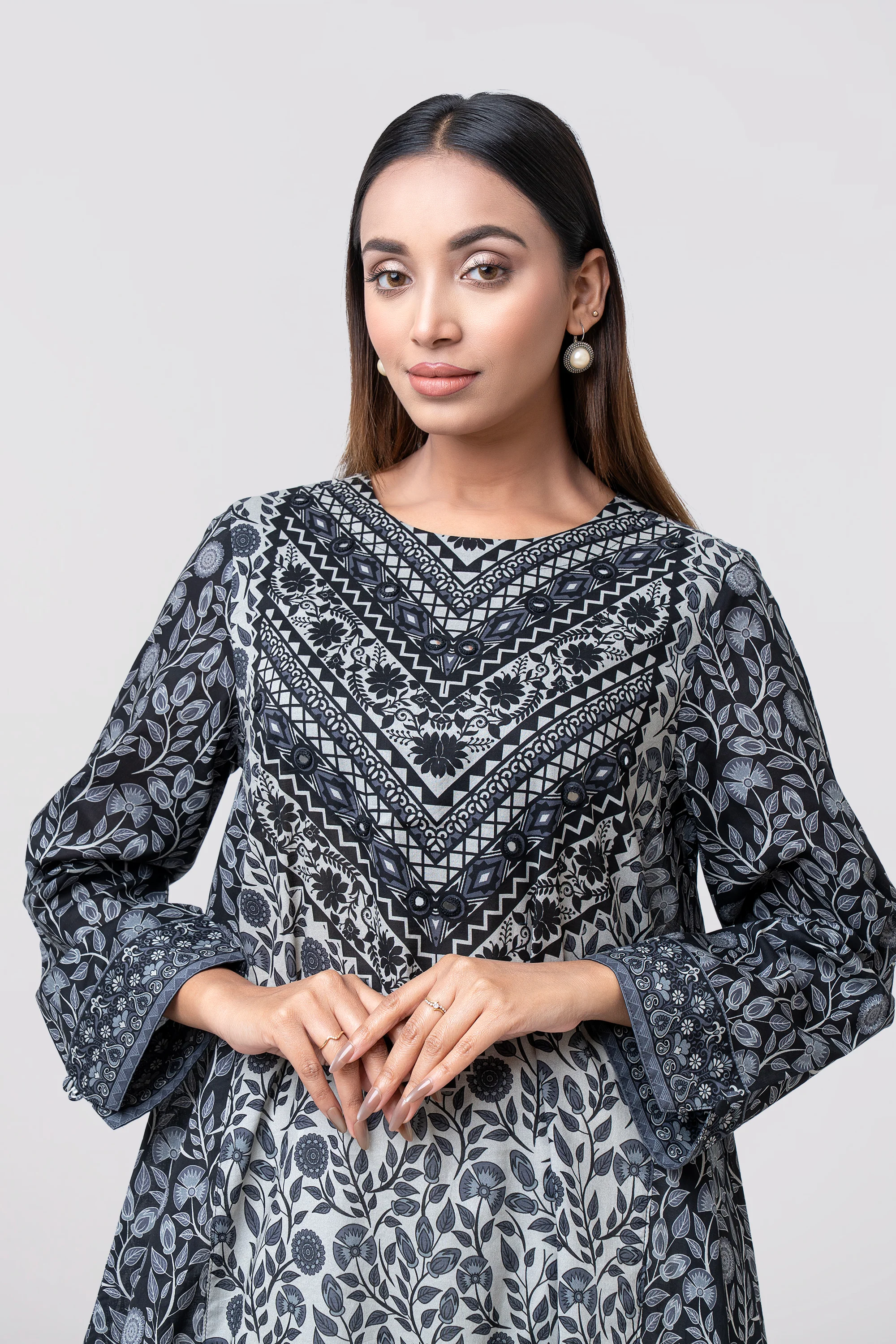 Smart Fit Printed Lawn Kurta - Image 2